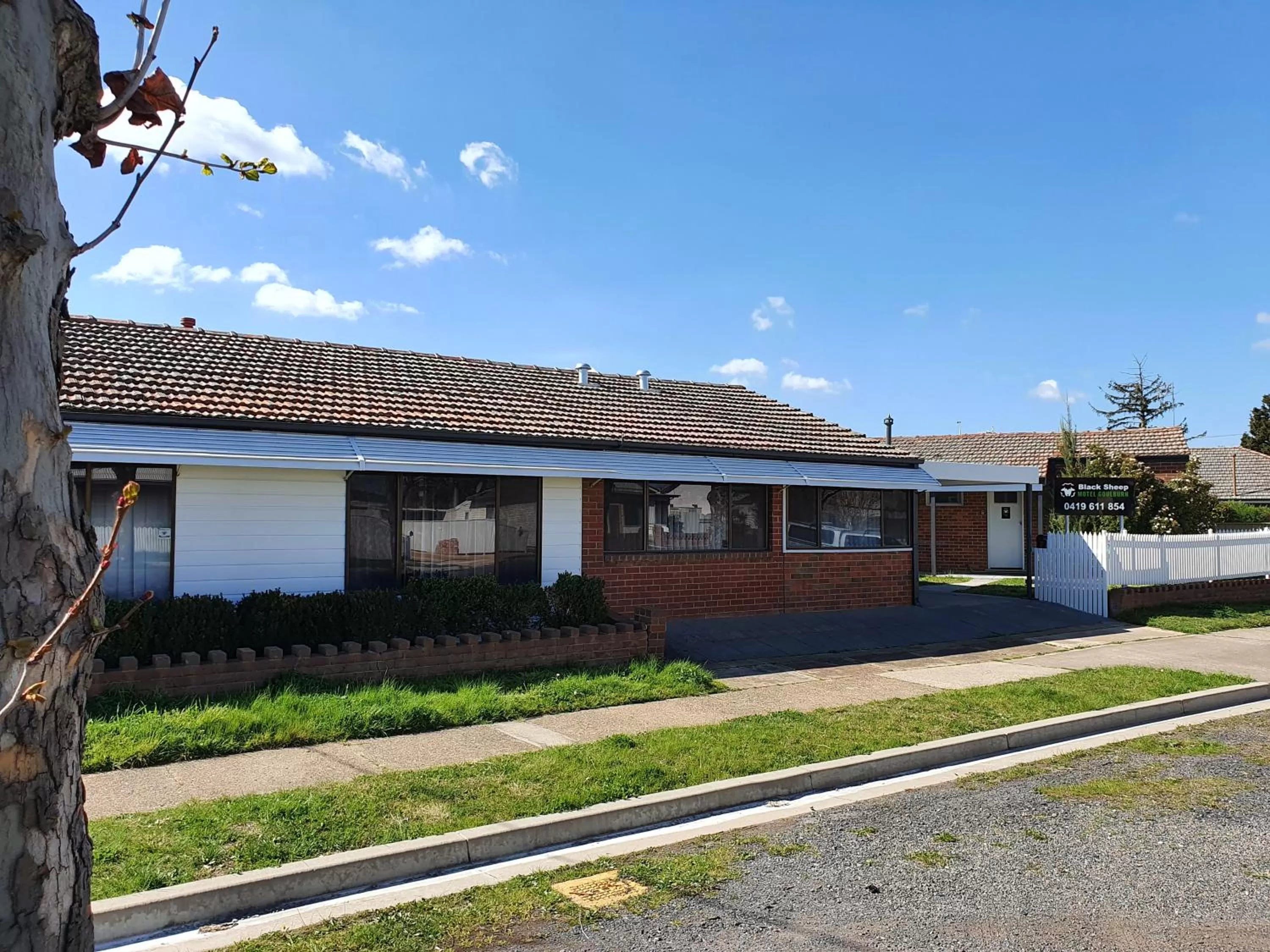 Facade/entrance in Black Sheep Motel Goulburn