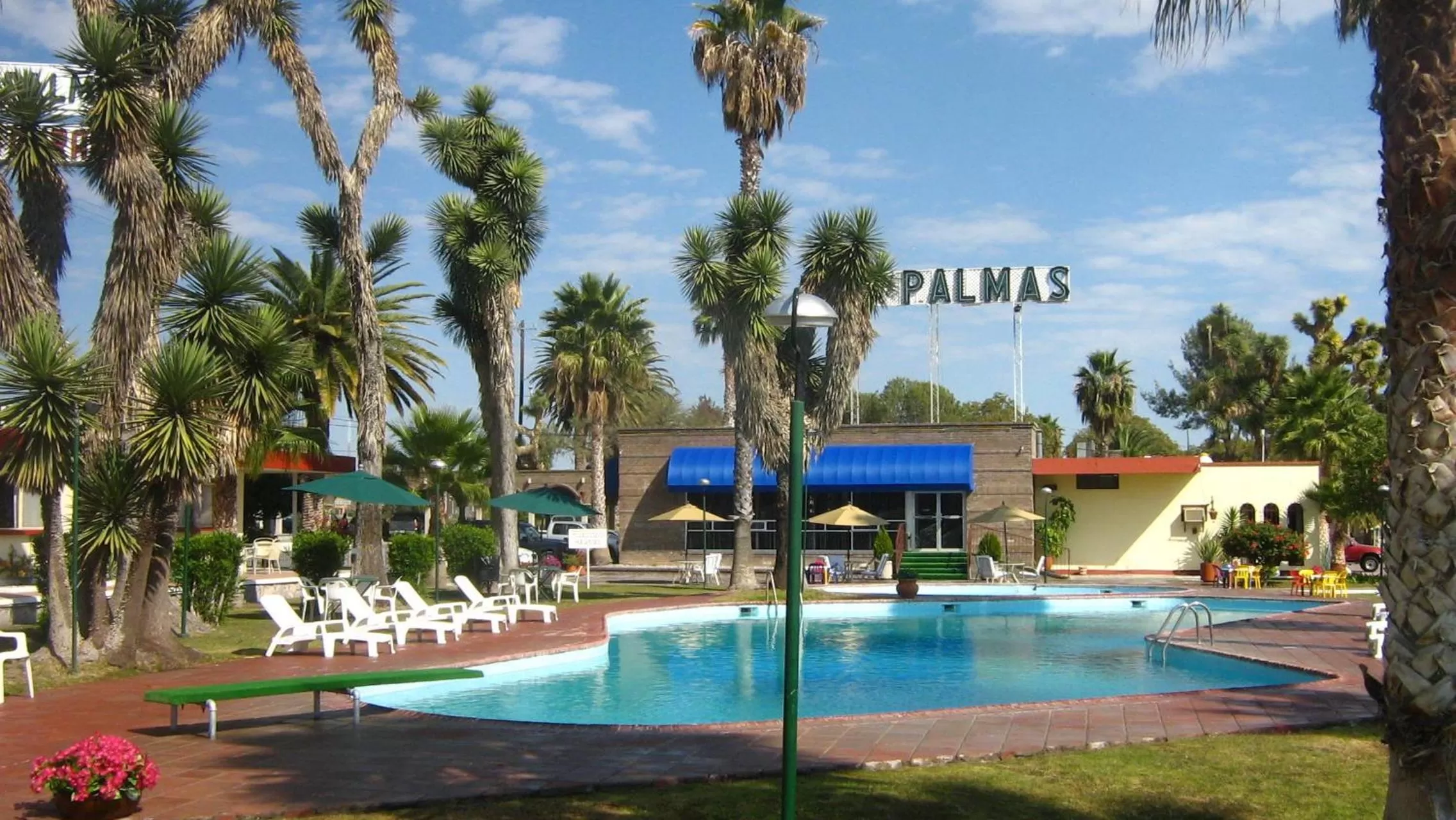 Day in Hotel Las Palmas Midway Inn