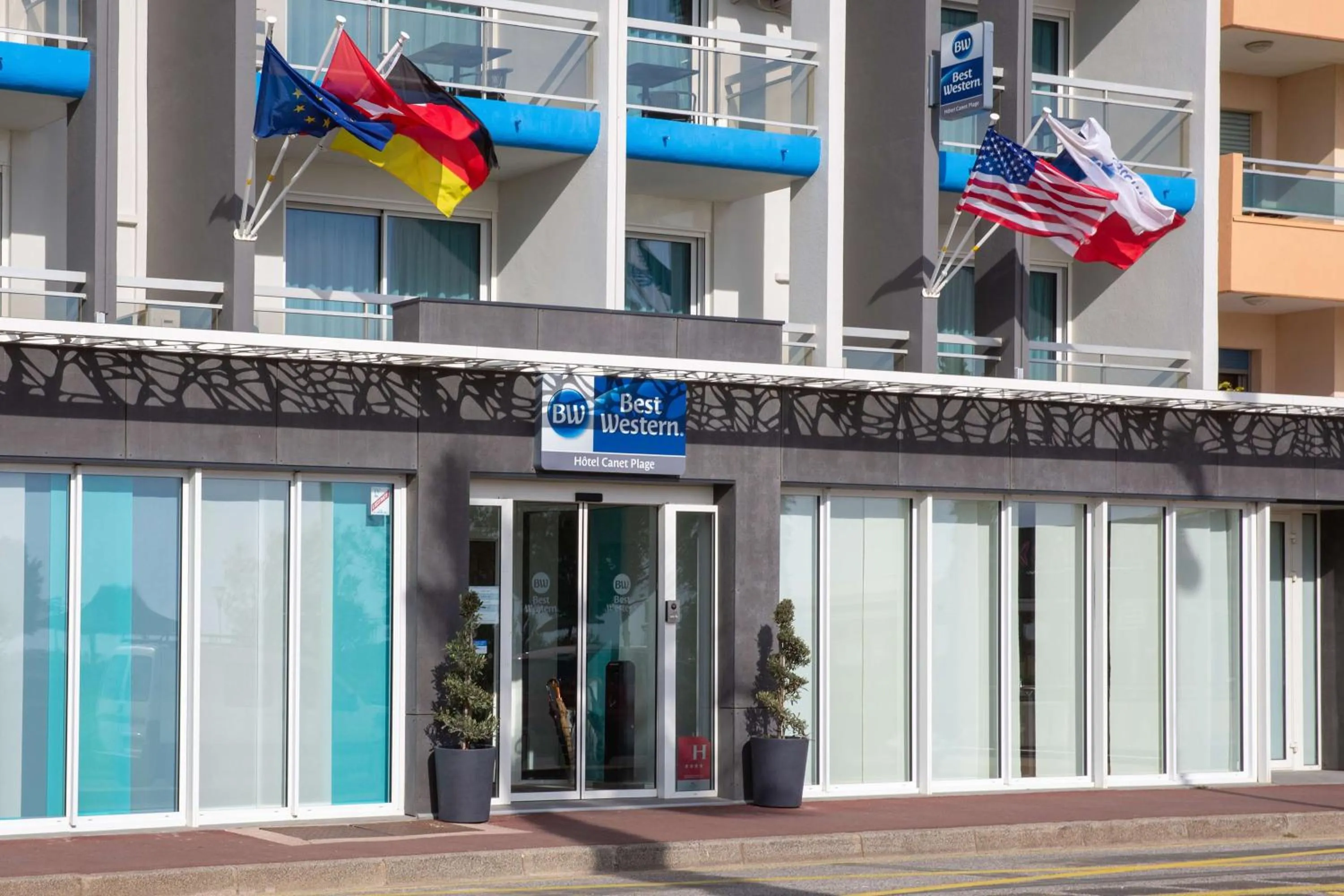 Property building in Best Western Plus Hotel Canet-Plage