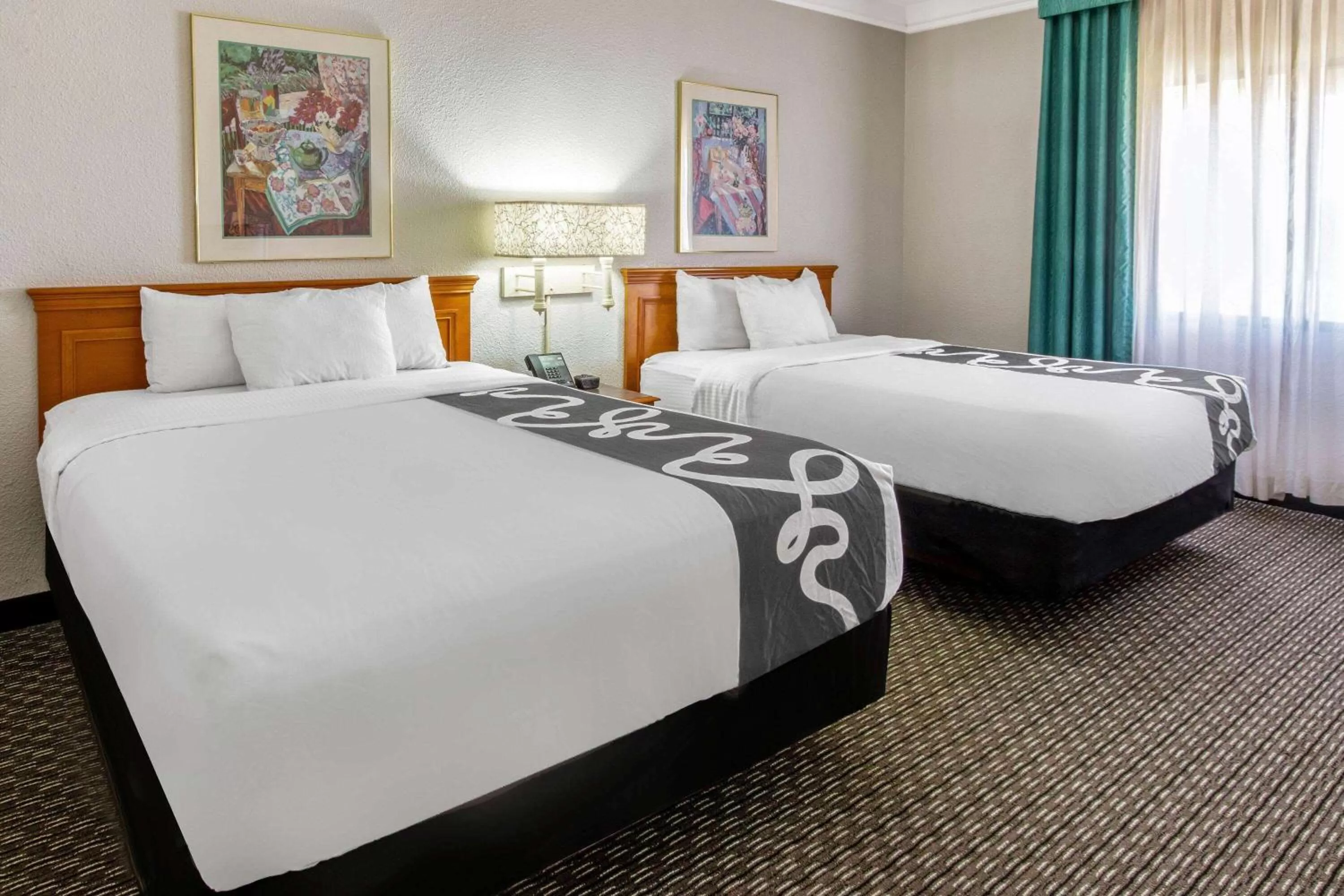 Photo of the whole room, Bed in La Quinta Inn by Wyndham Las Cruces Mesilla Valley