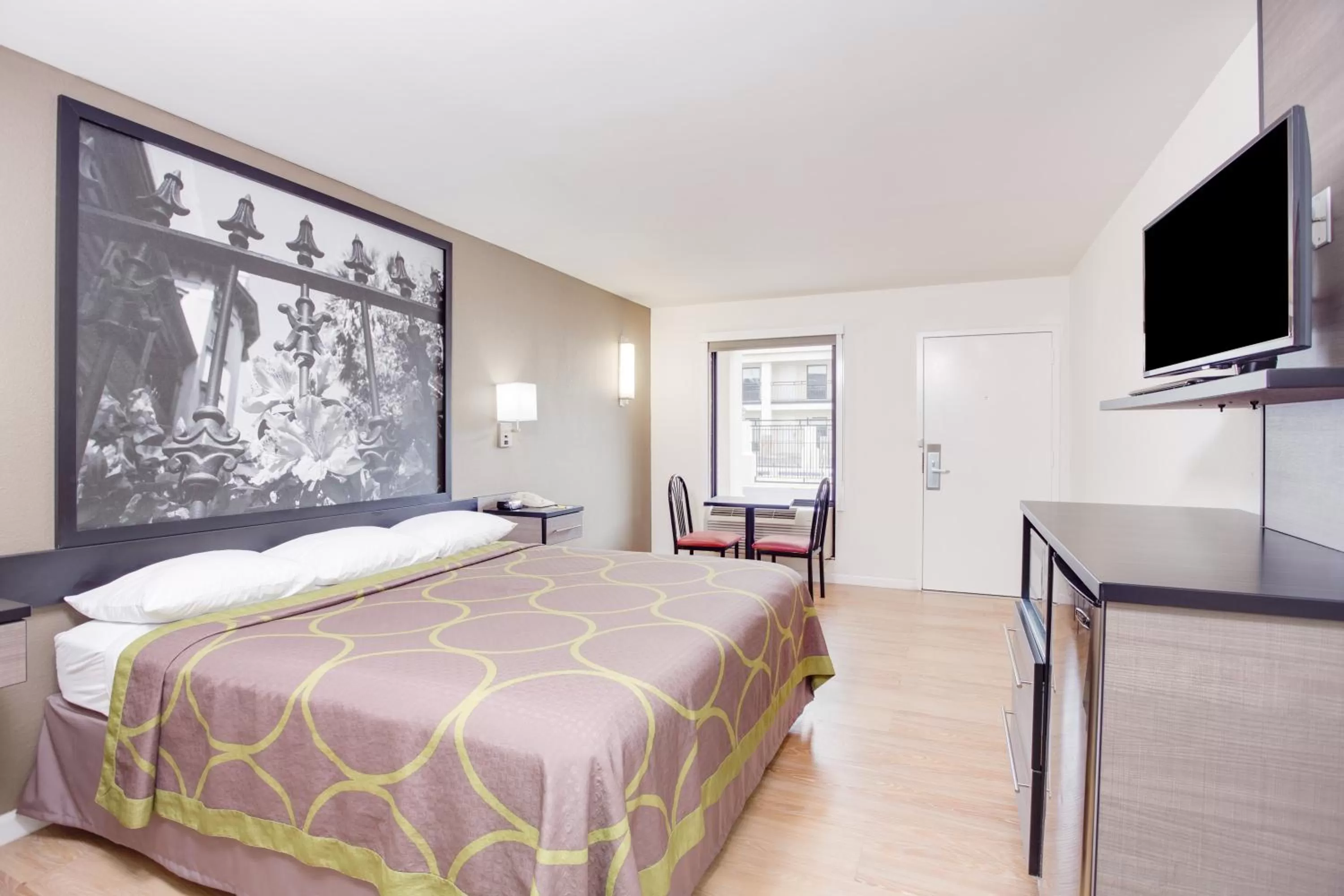 Photo of the whole room, Bed in Super 8 by Wyndham Dalton