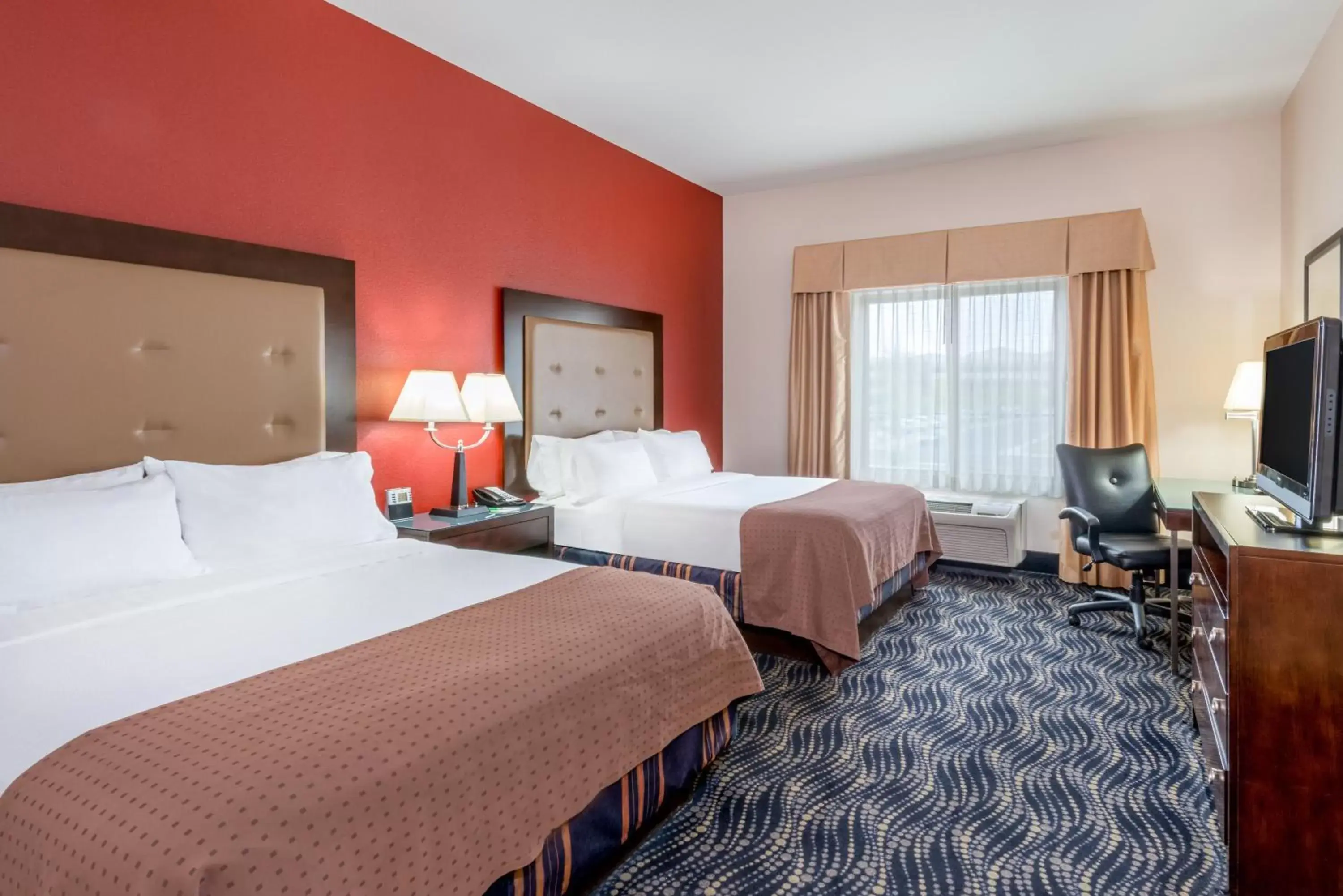 Queen Room with Two Queen Beds - Hearing Accessible/Non-Smoking in Holiday Inn Hotel & Suites Grand Junction-Airport, an IHG Hotel Queen Room with Two Queen Beds - Hearing Accessible/Non-Smoking in Holiday Inn Hotel & Suites Grand Junction-Airport, an IHG Hotel