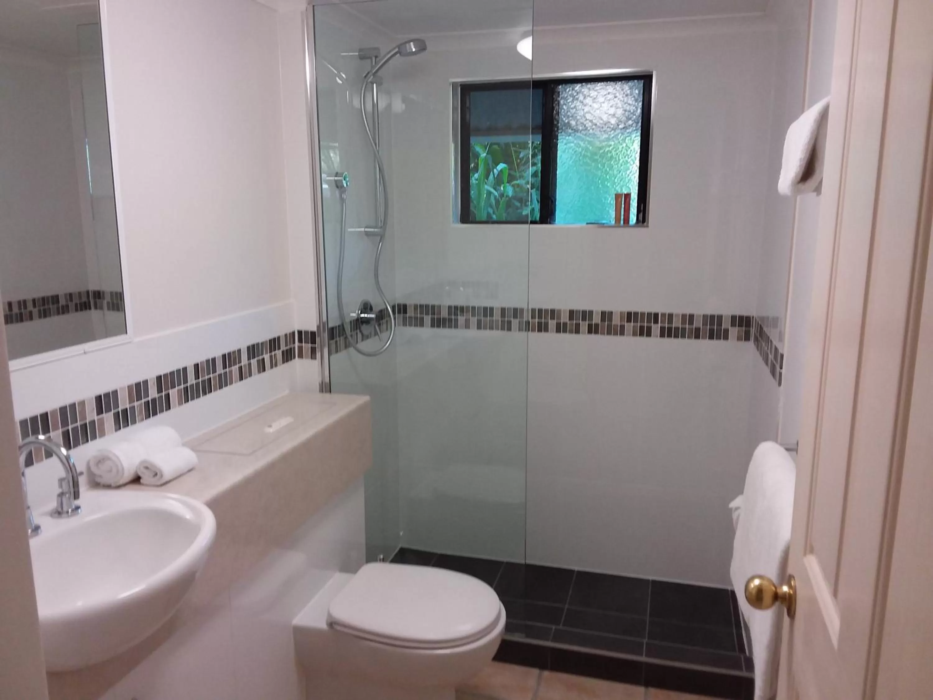 Bathroom in Nautilus Holiday Apartments