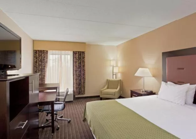 Holiday Inn Express Hotel & Suites Charleston-Southridge by IHG