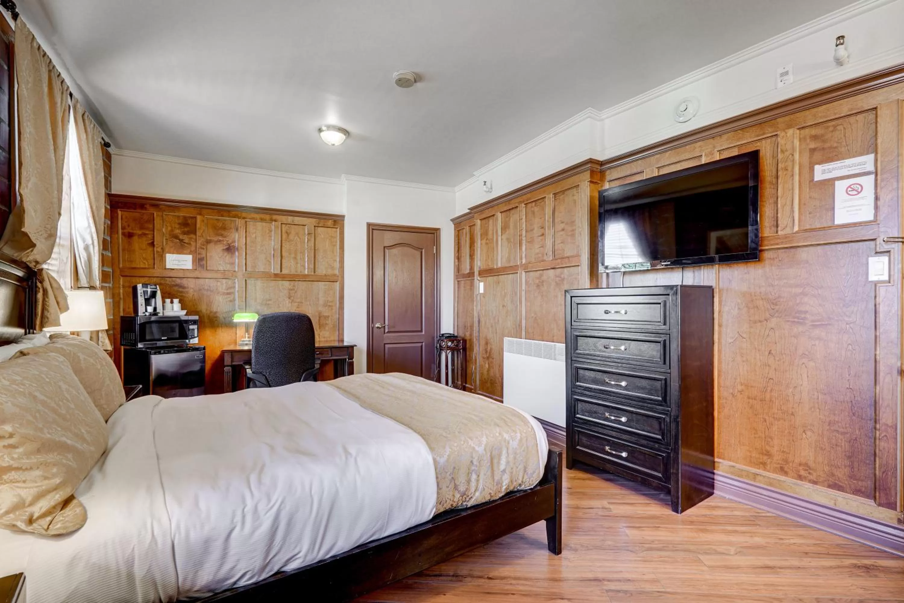 Bed in Le Grand Hôtel