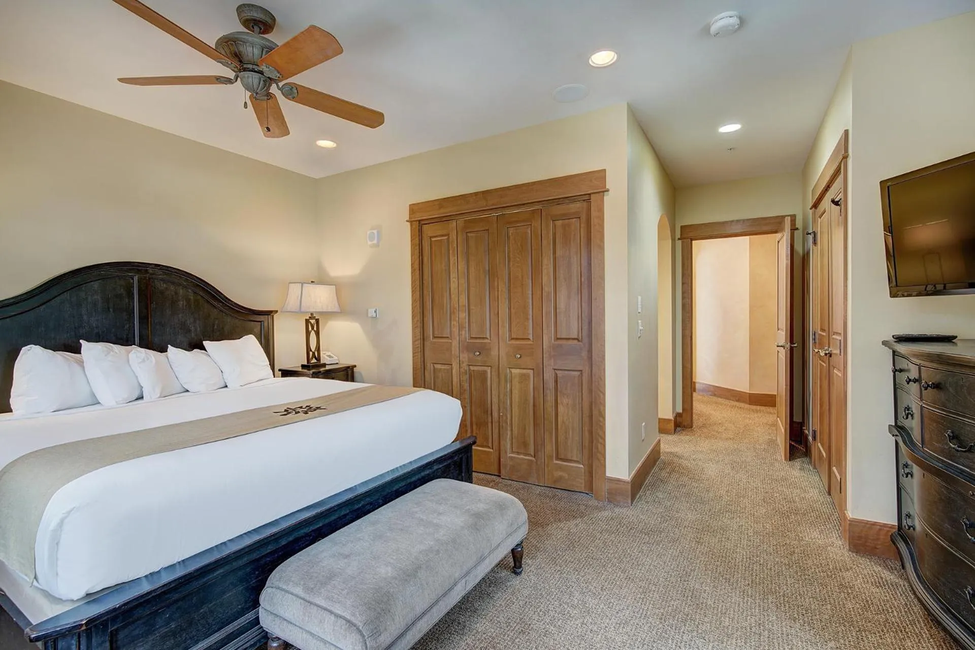 Bed in Timbers & Lone Eagle by Vail Resorts