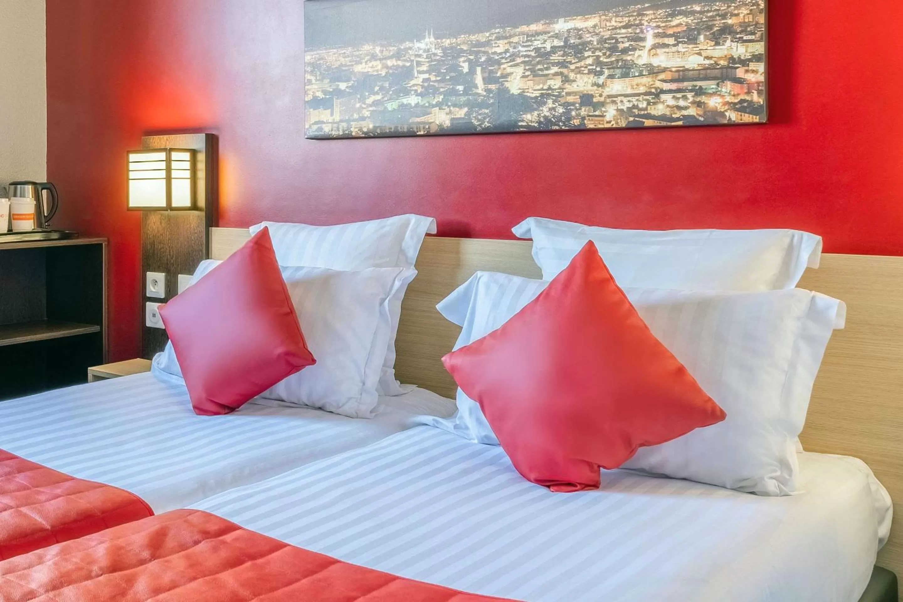 Standard Twin Room in Comfort Hotel Clermont Saint Jacques