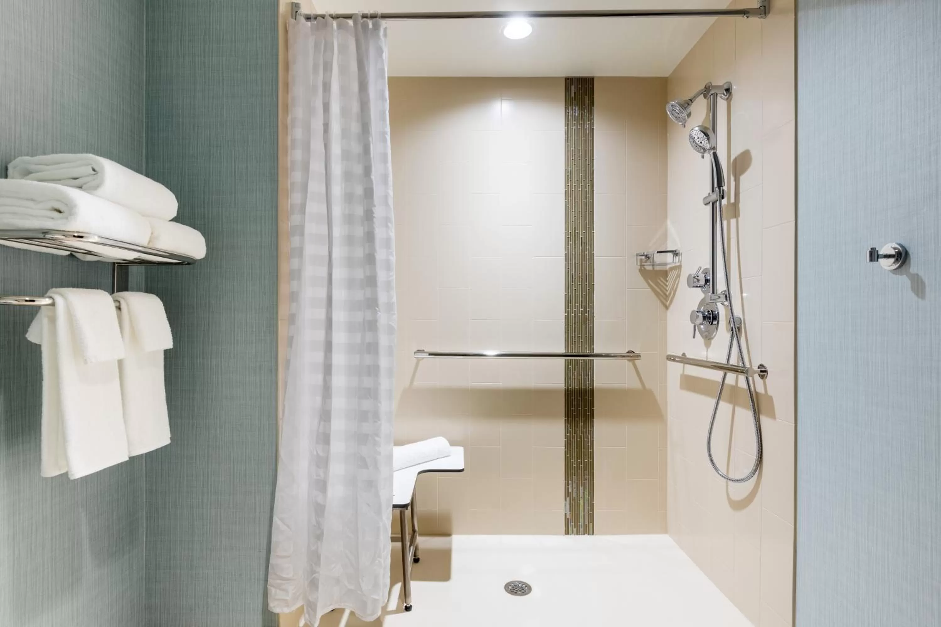 Bathroom in Hyatt Place Atlanta Centennial Park