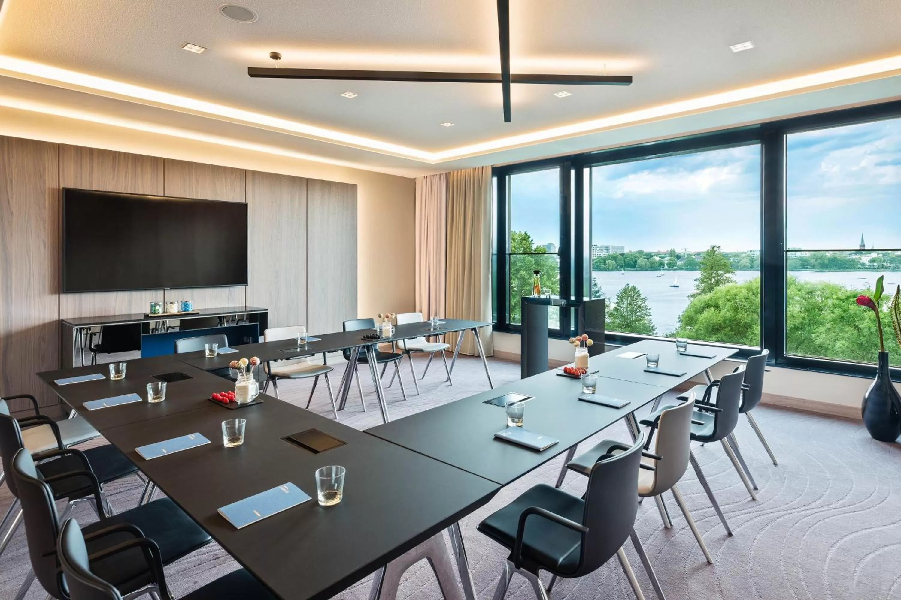 Meeting/conference room in Le Méridien Hamburg