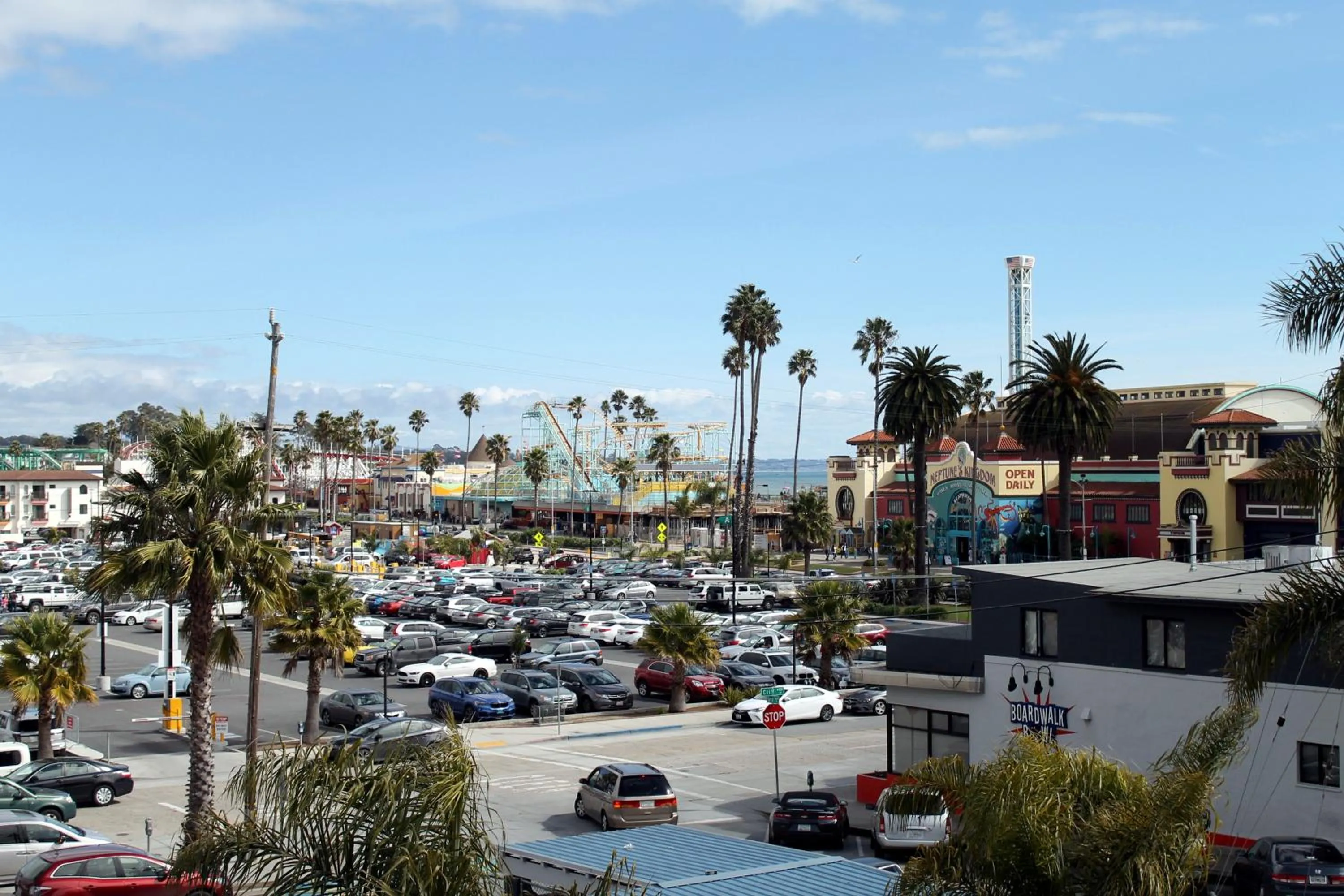 Fireside Inn By The Beach Boardwalk & Bowling