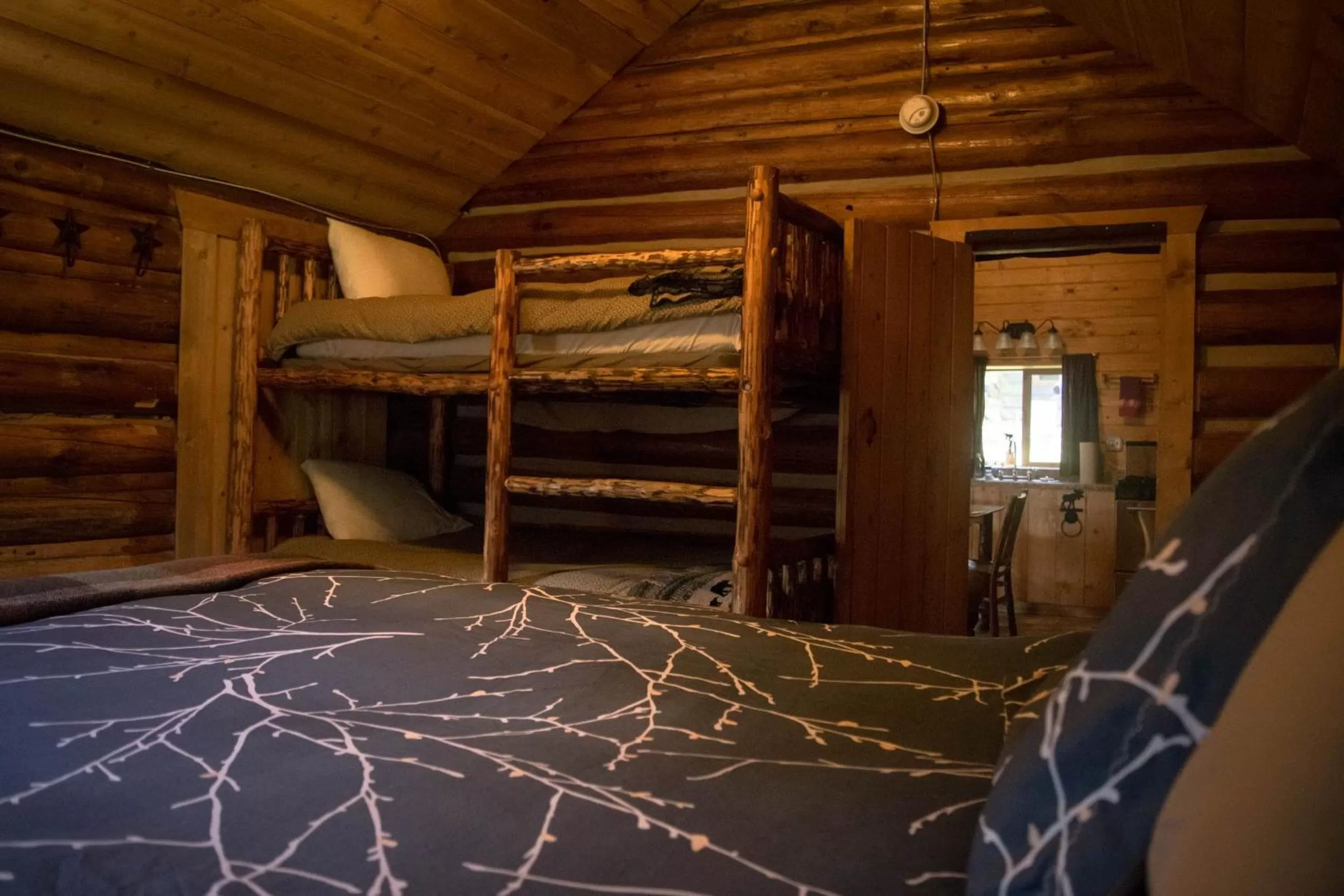 Bed in Silver Gate Lodging