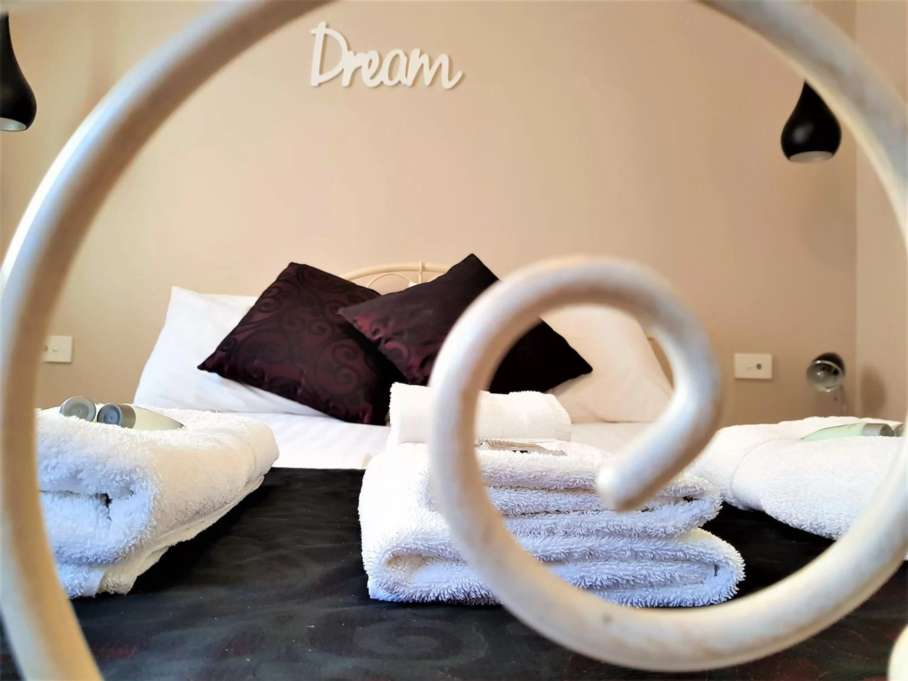 Bedroom, Bed in Grand Hotel