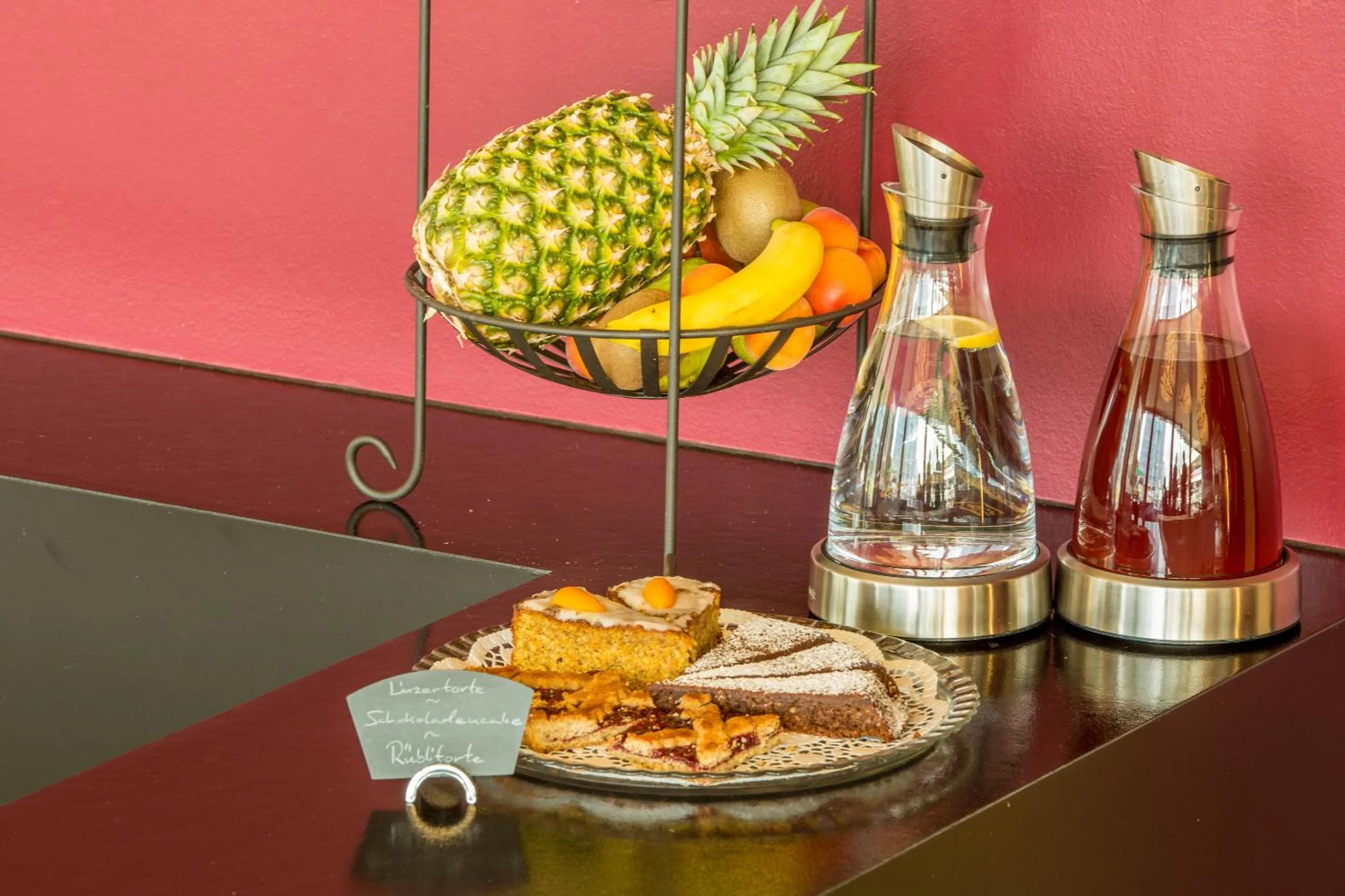 Food and drinks in Dasbreitehotel am Rhein