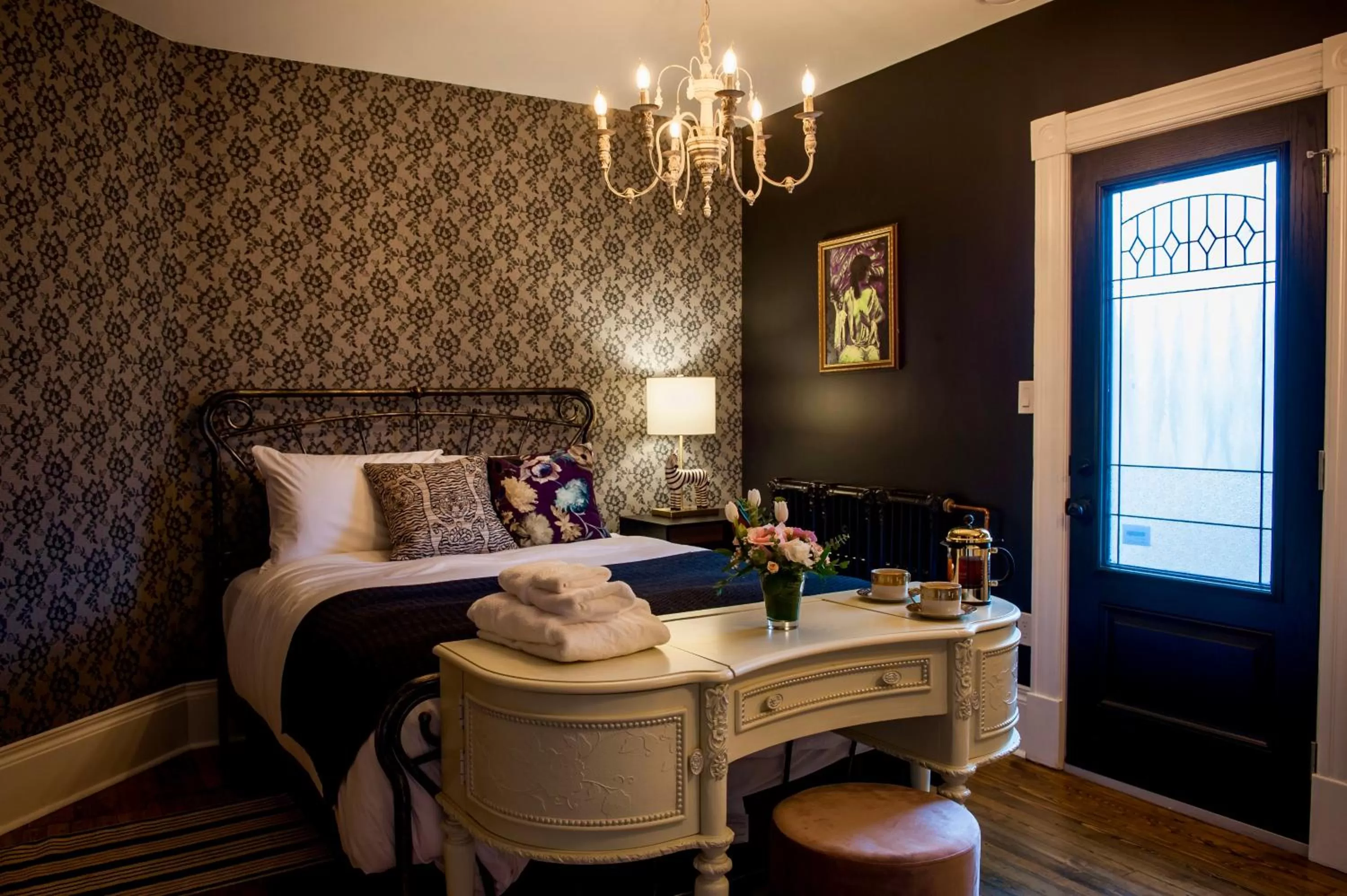 Bed in Slaymaker & Nichols Gastro House & Inn