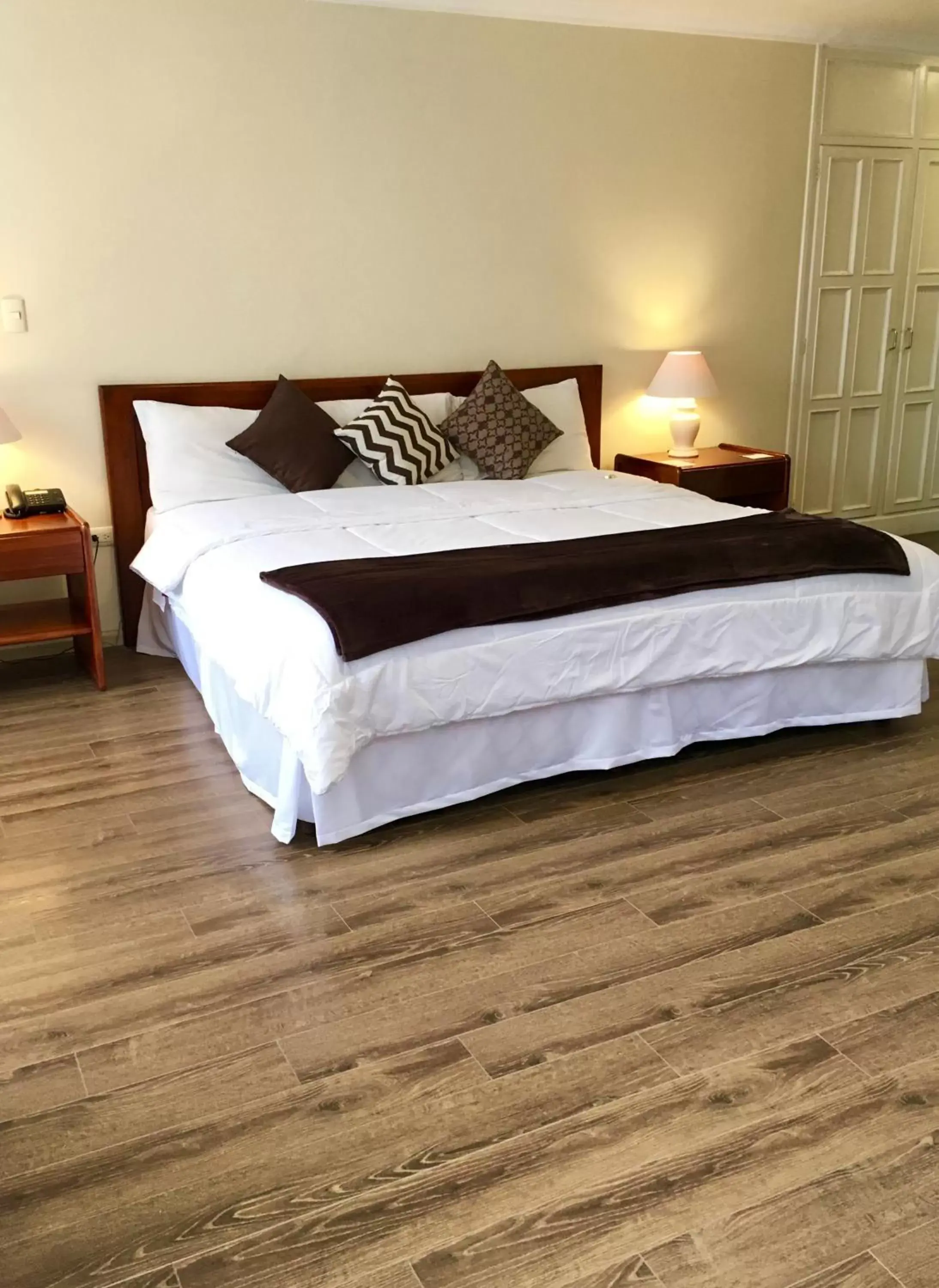 Superior King Room in Hotel NASS Pinar del Lago Superior King Room in Hotel NASS Pinar del Lago