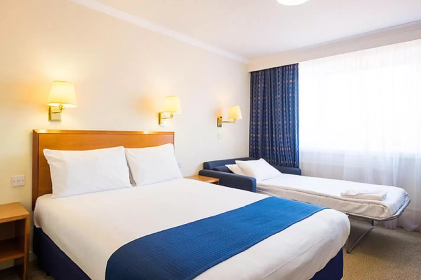 Bed in Holiday Inn Maidstone-Sevenoaks by IHG