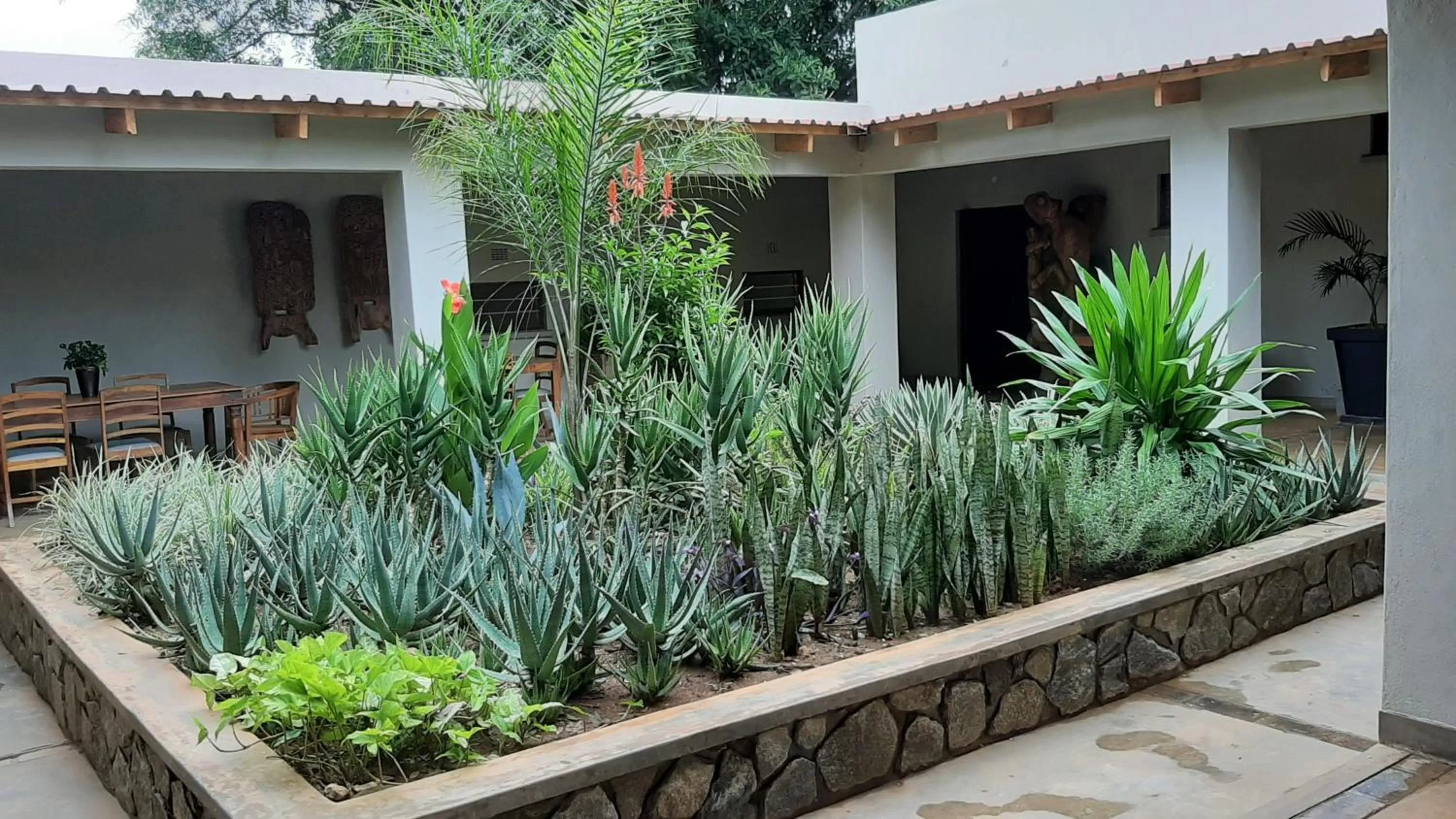 Facade/entrance in Mitengo House