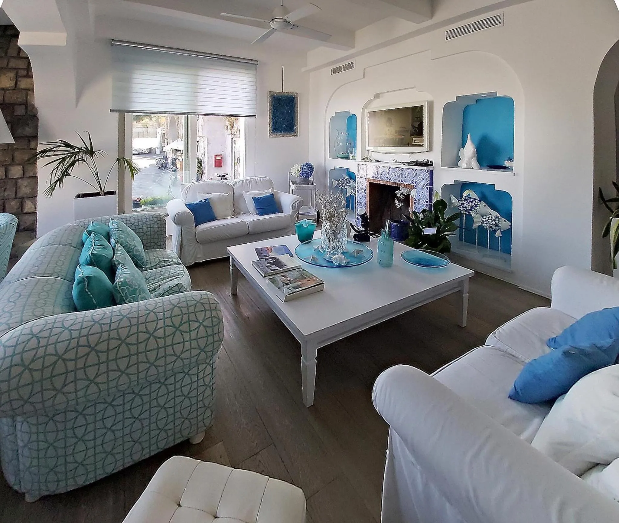 Communal lounge/ TV room, Bed in Le Ancore Hotel