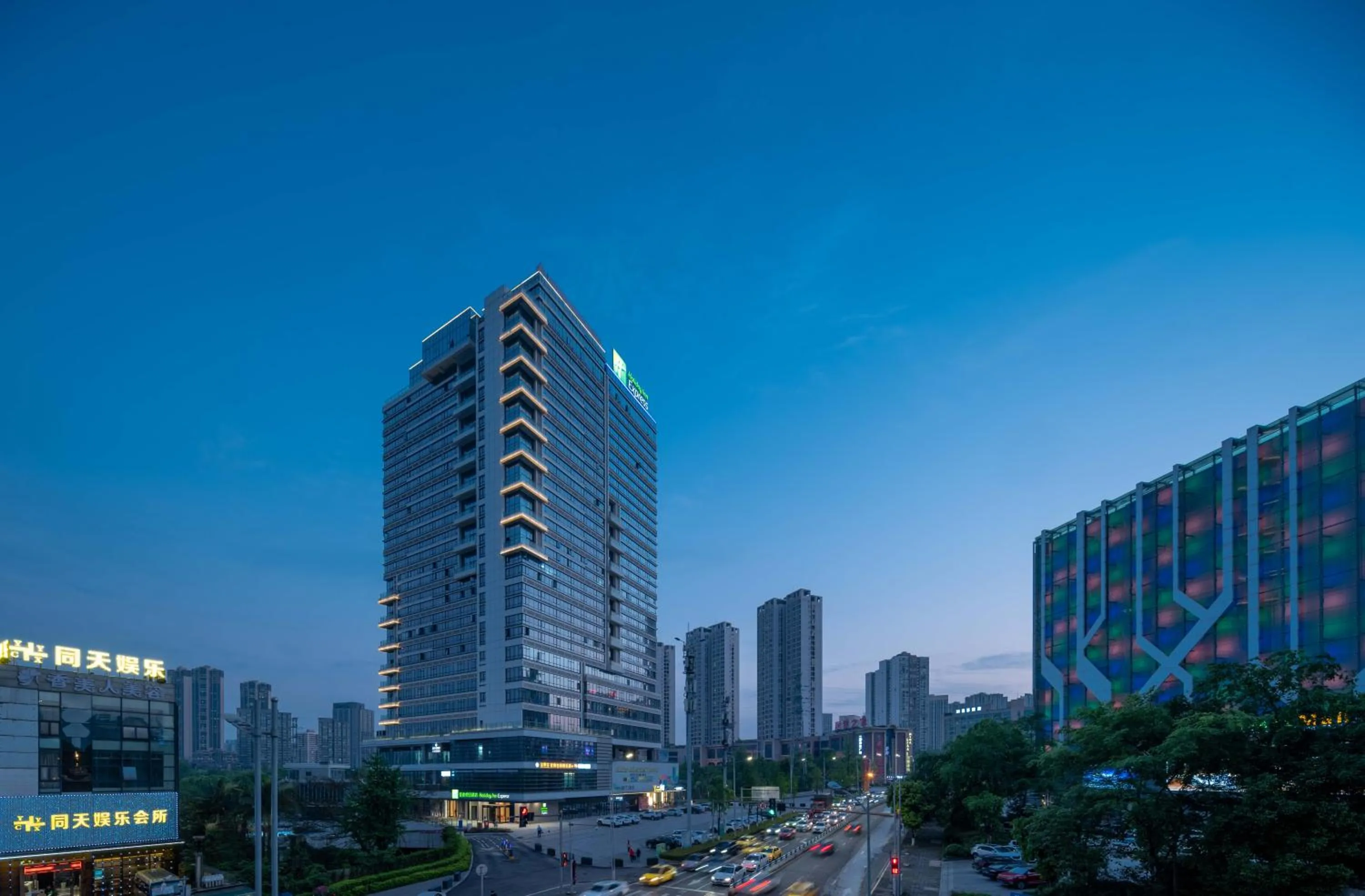 Property building in Holiday Inn Express Chongqing Caiyun Lake by IHG