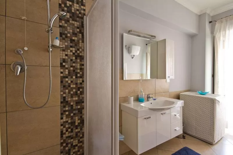 Bathroom in B&B Roma Appia Davila25