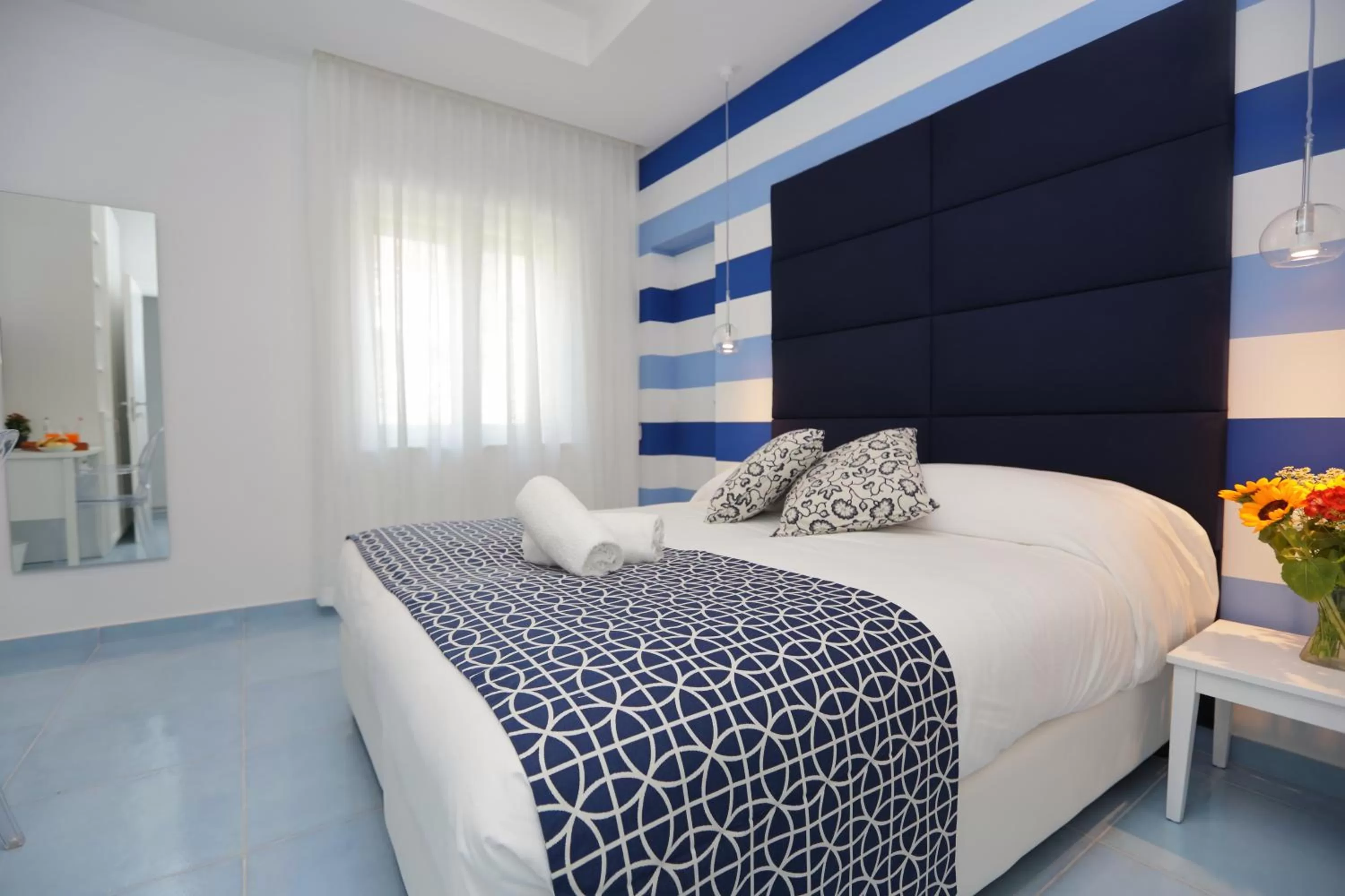 Photo of the whole room, Bed in Domus Meta