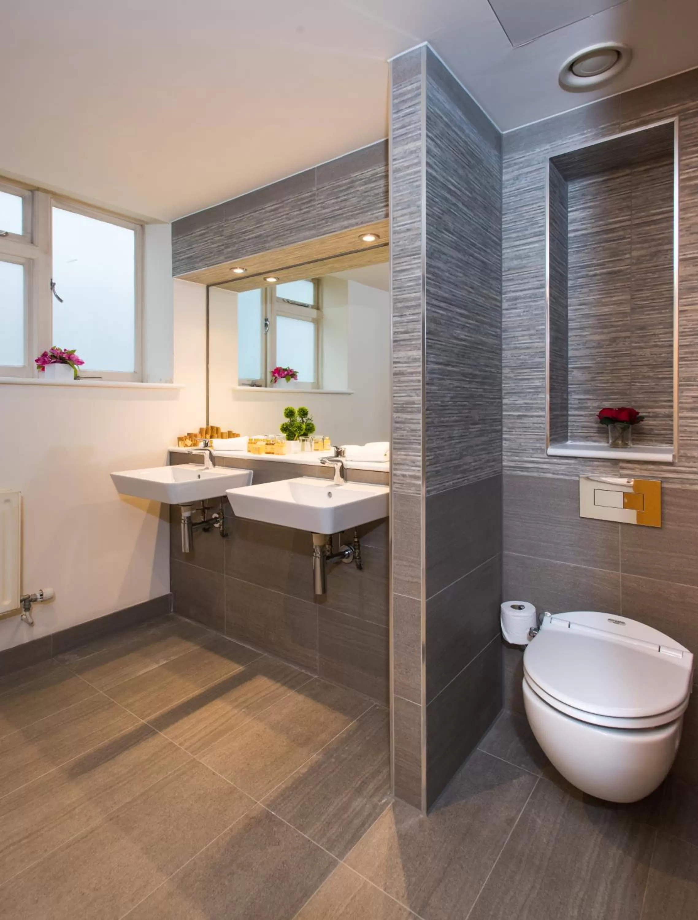 Bathroom in The Park City Grand Plaza Kensington Hotel