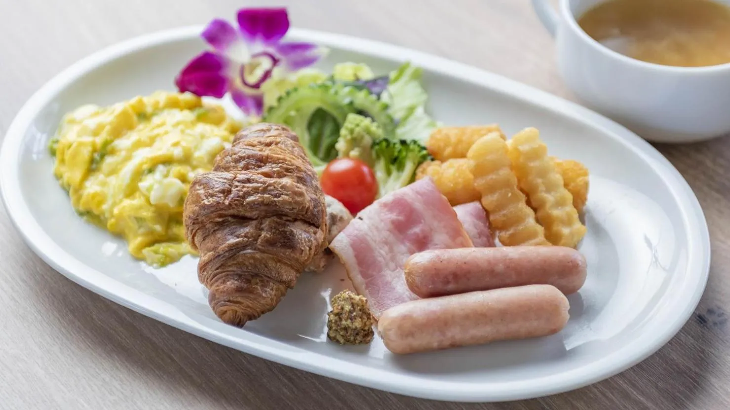 Food and drinks in Tissage Hotel Naha by Nest