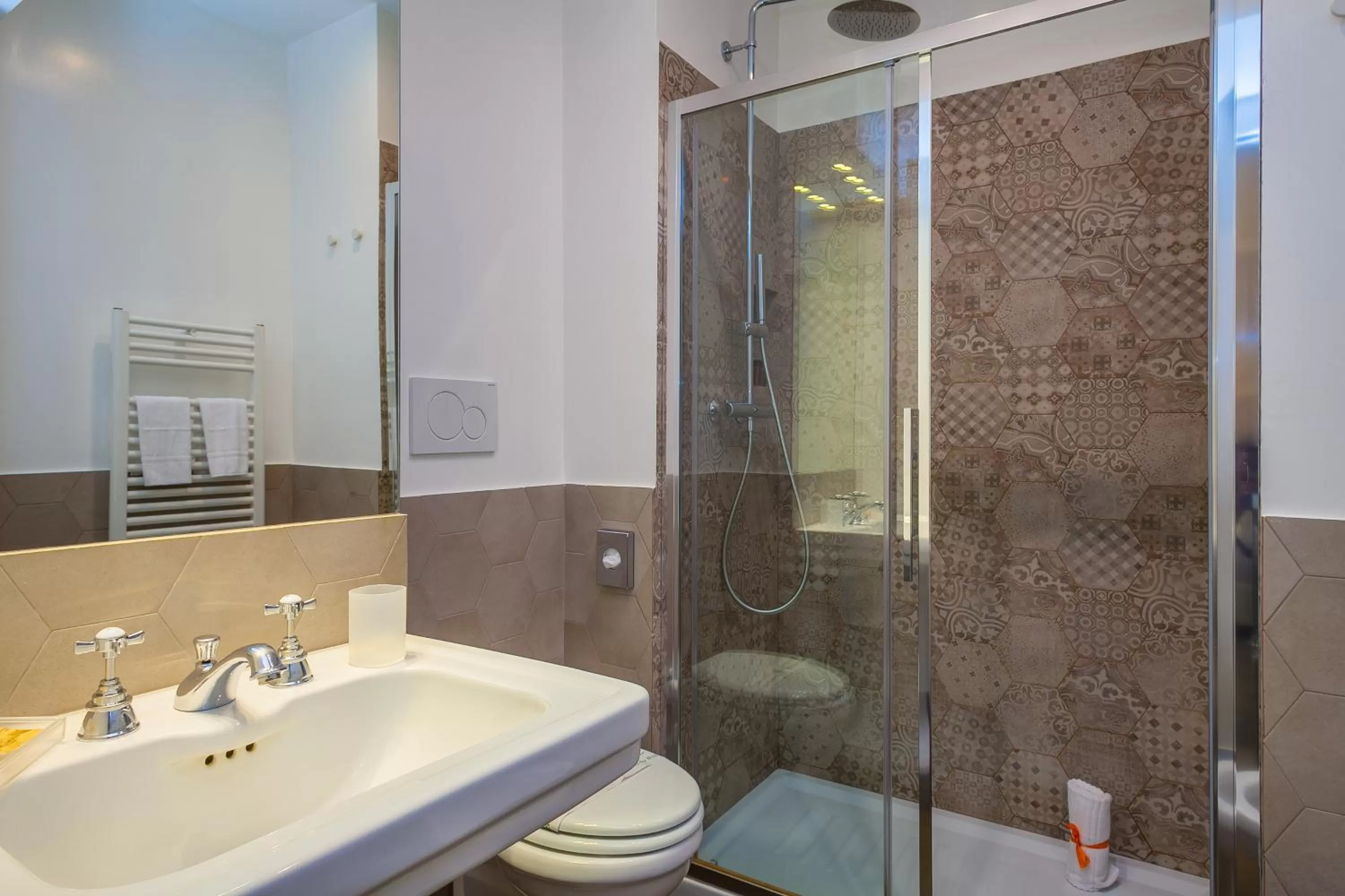 Shower in Zefiro Home