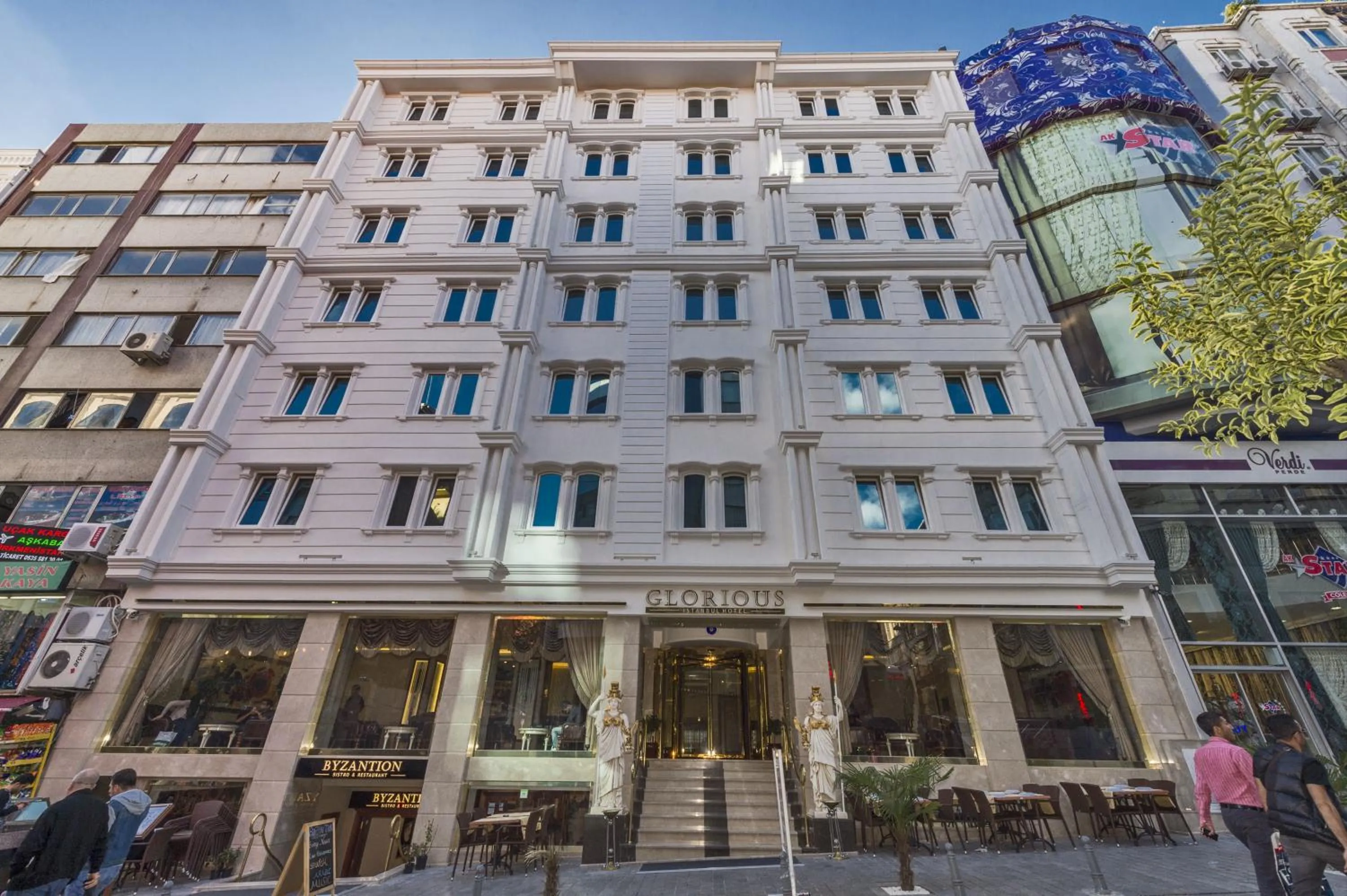 Facade/entrance in Glorious Hotel