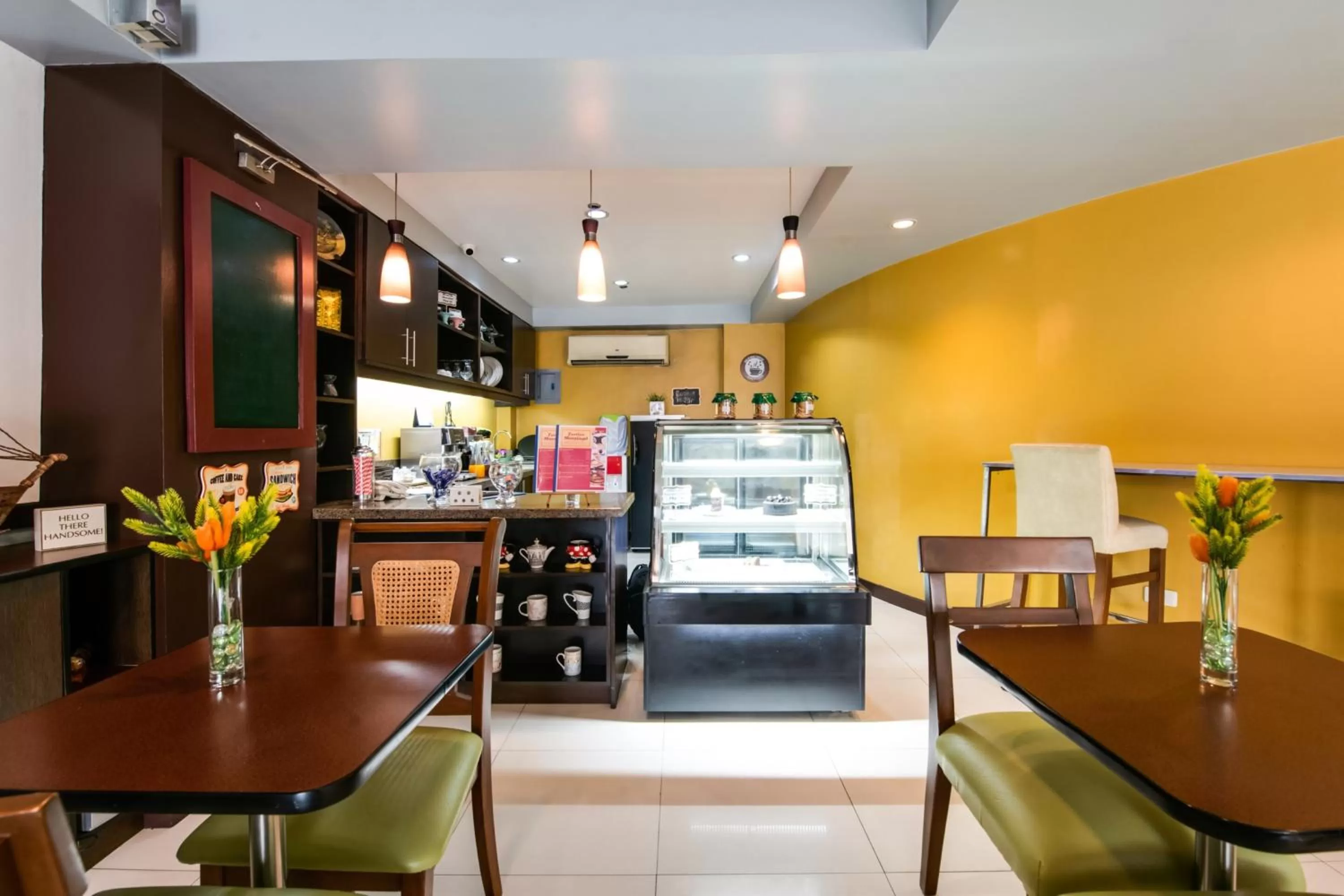 Restaurant/places to eat in Festive Hotel Makati