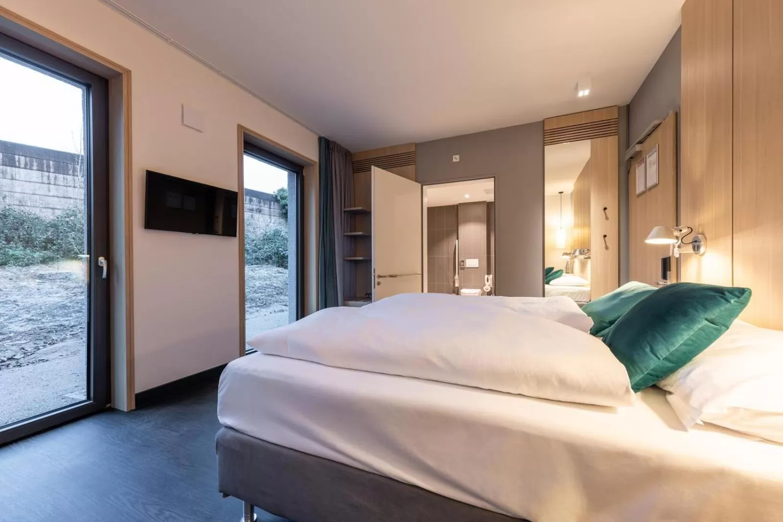 Facility for disabled guests, Bed in Serways Hotel Hösel