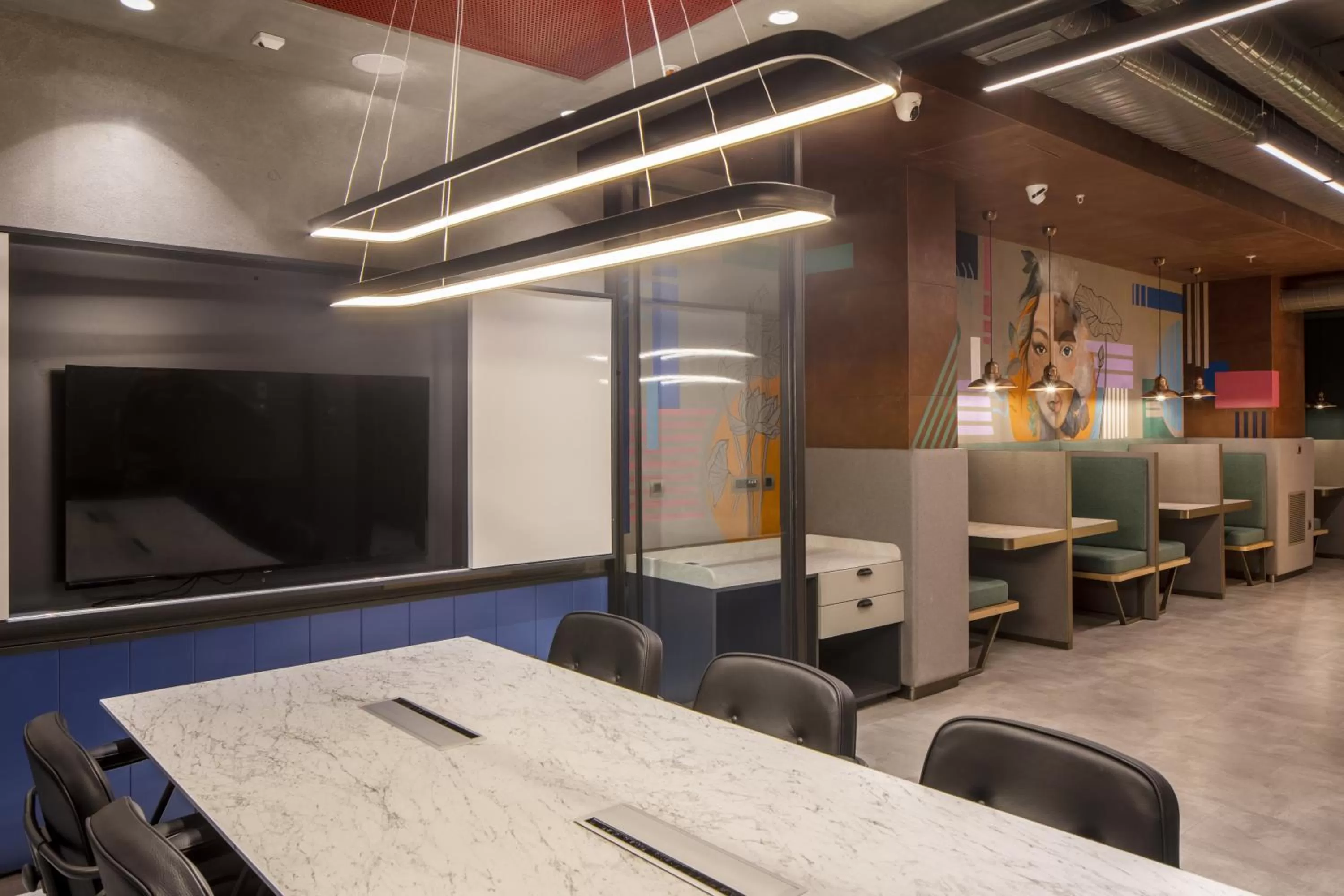 Communal lounge/ TV room in Stayso The House Hotel