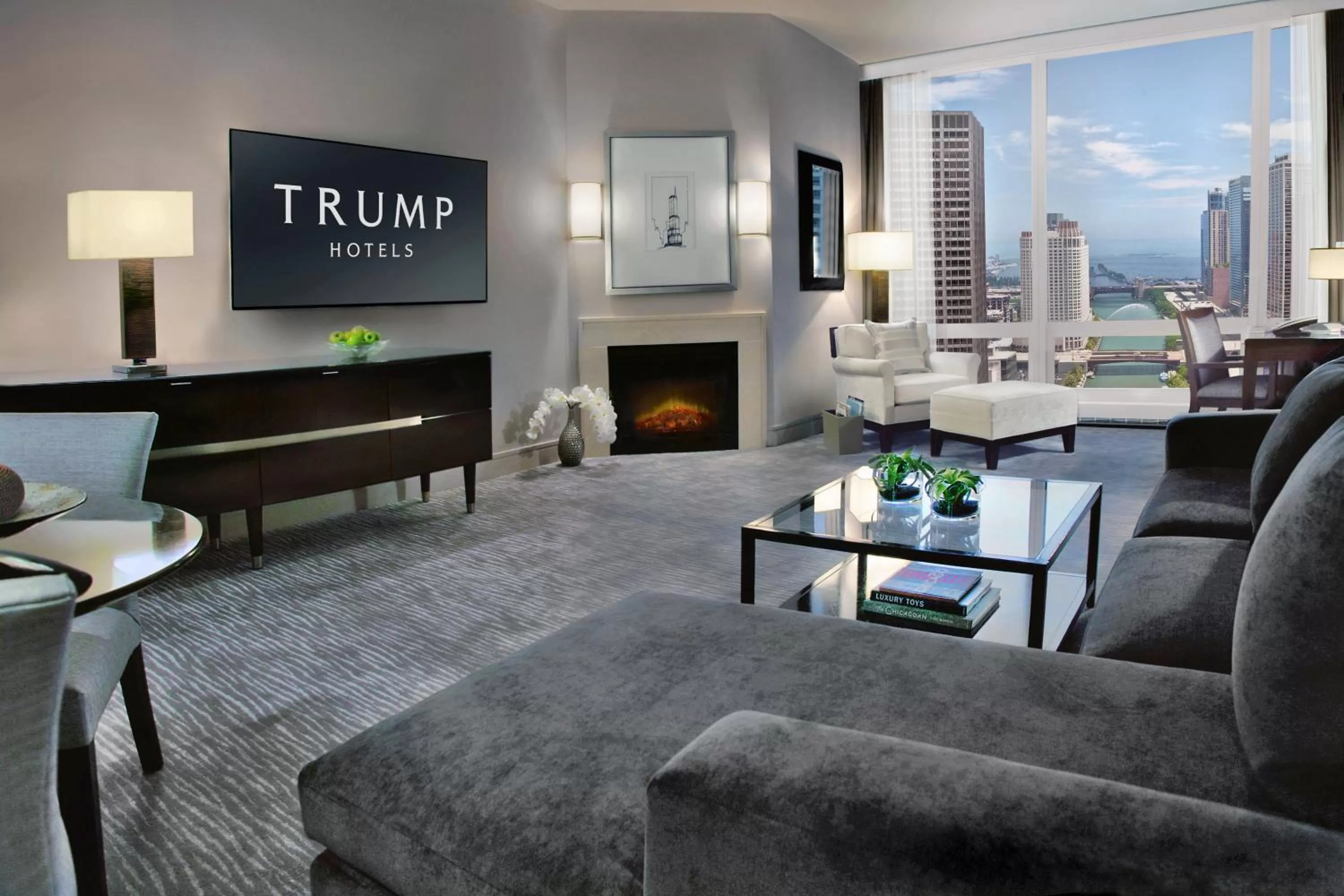 Deluxe King Suite with River View  in Trump International Hotel & Tower Chicago