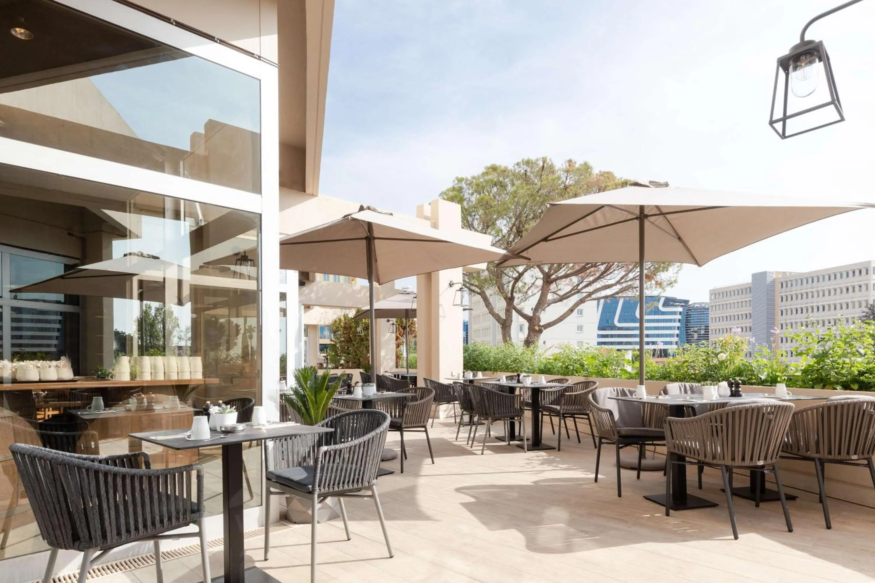 Restaurant/places to eat in Radisson Hotel Nice Airport