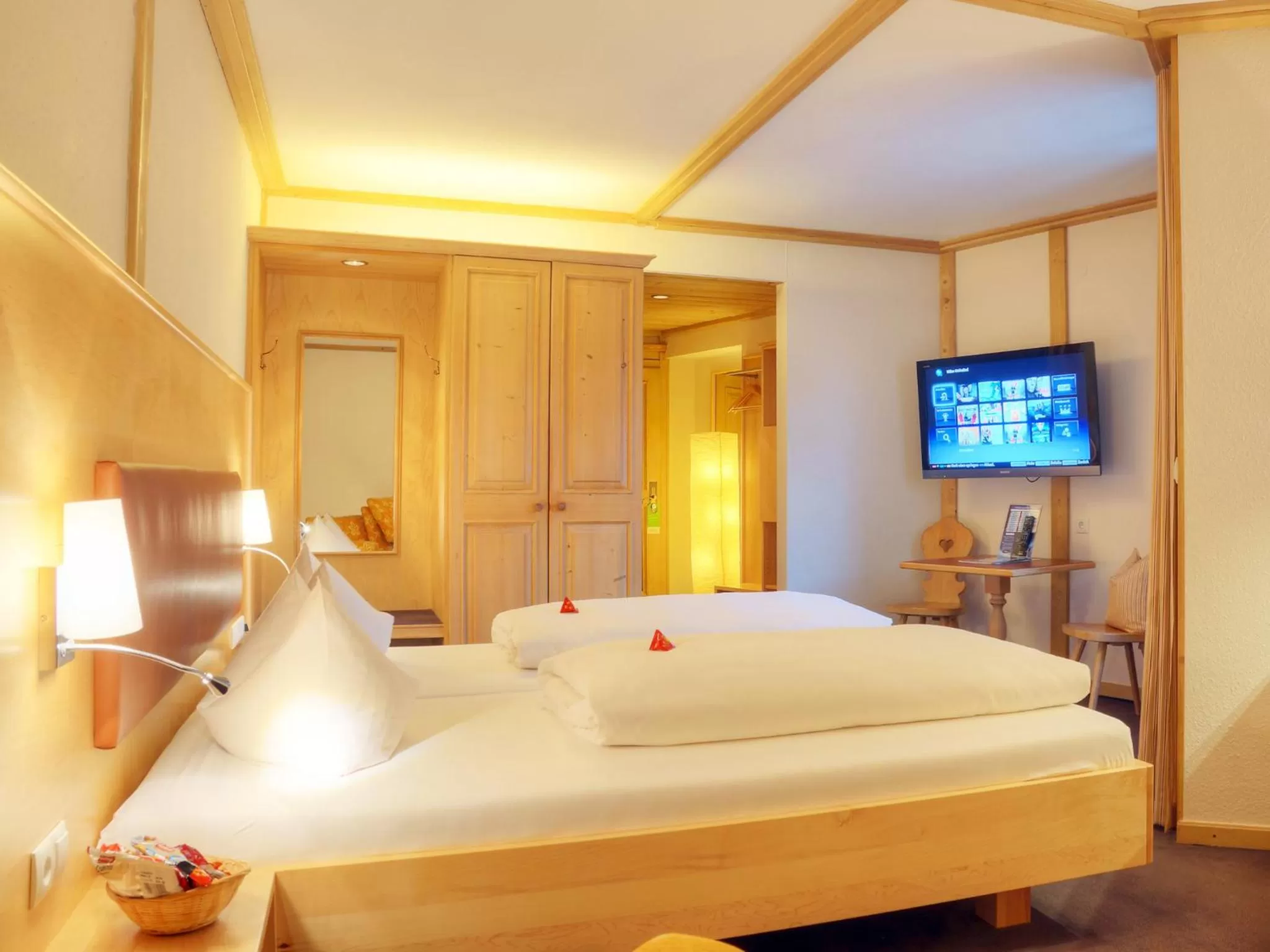 Photo of the whole room, Bed in Hotel Grüner Baum