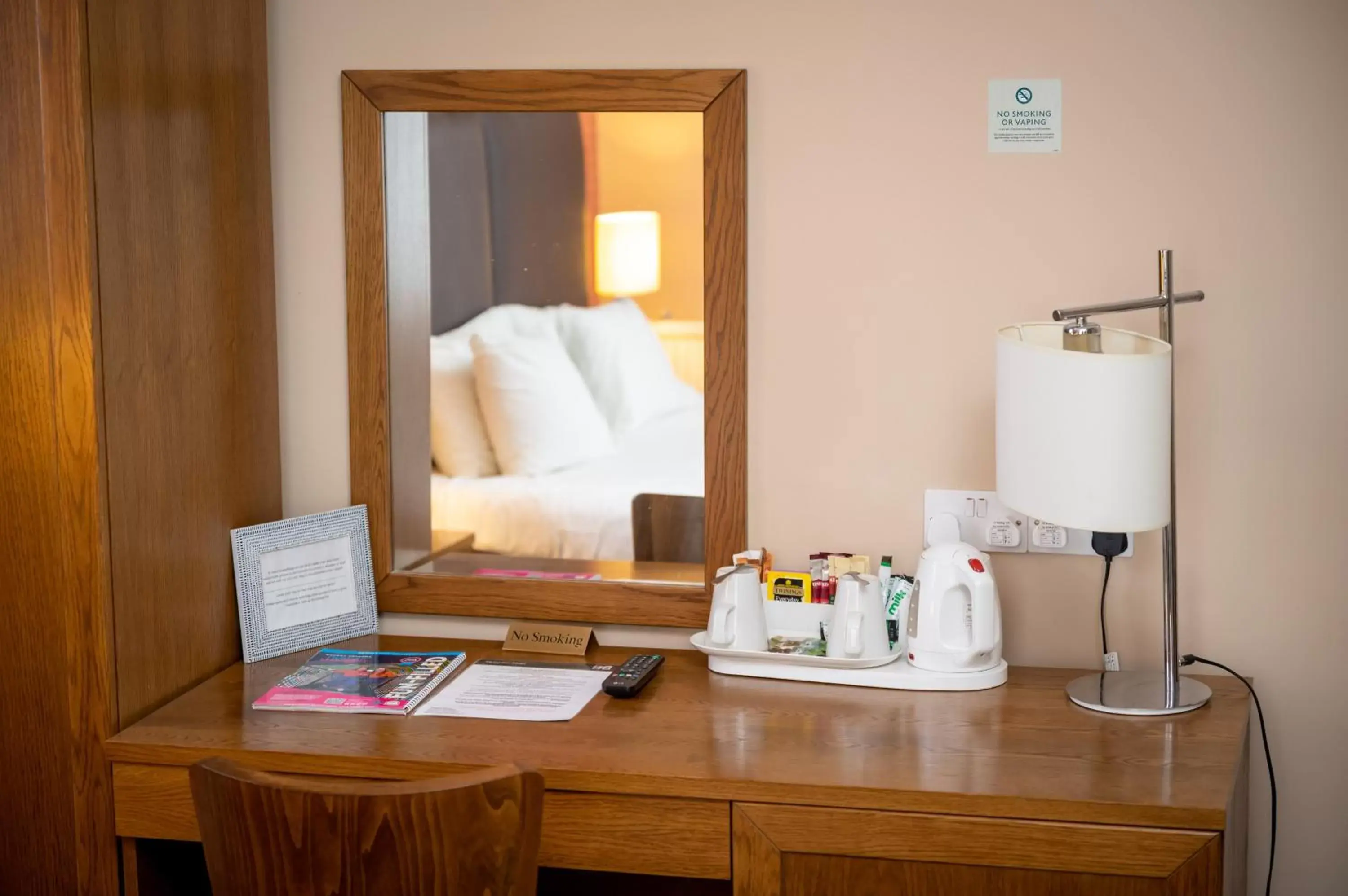 Deluxe Double Room in Edinburgh Whisky House Hotel Deluxe Double Room in Edinburgh Whisky House Hotel