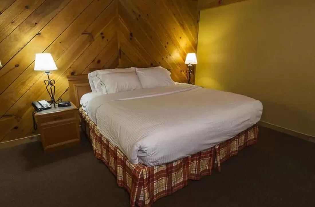 Standard King Suite in Timbers Lodge