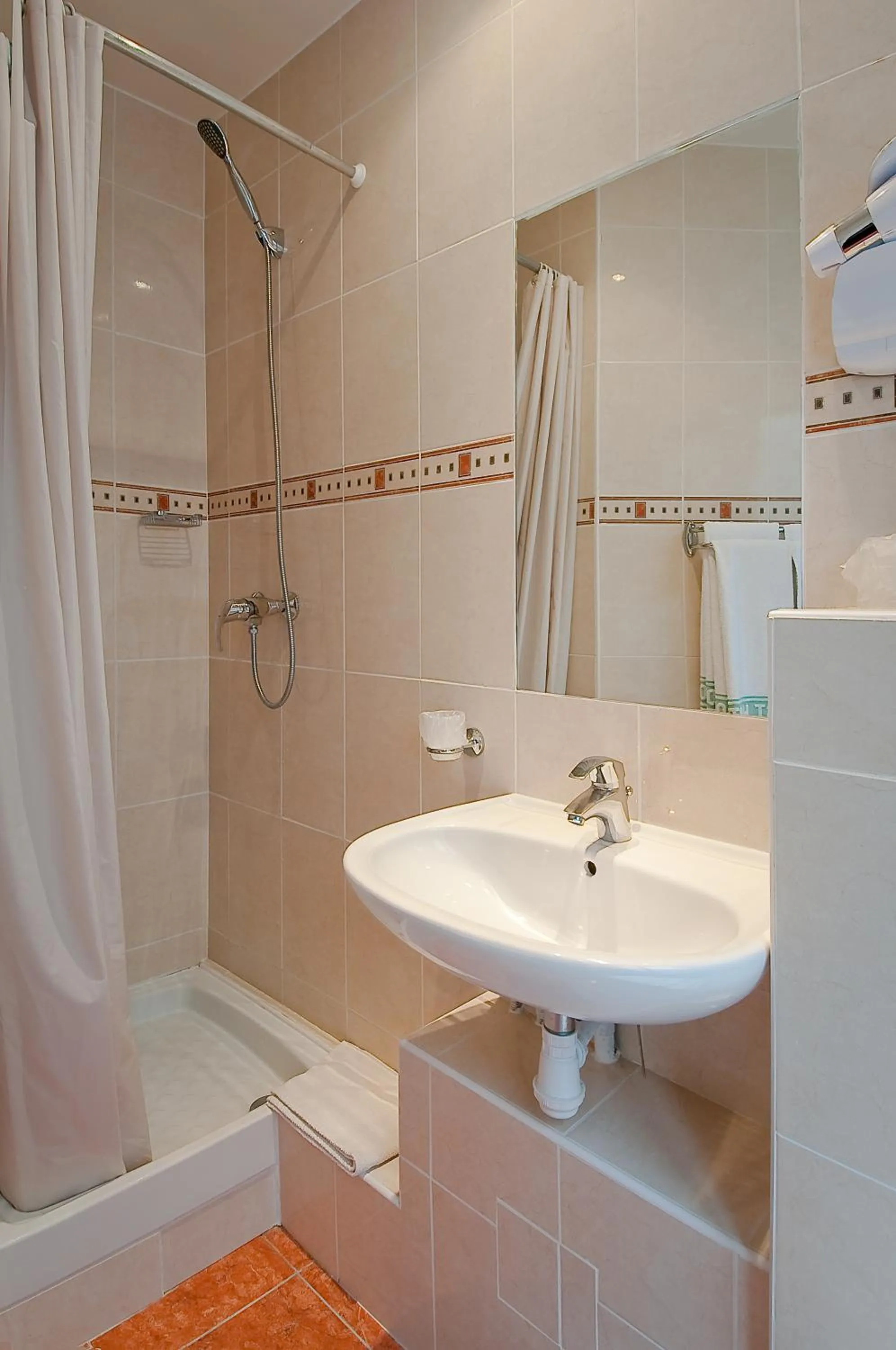 Bathroom in L'Ouest Hotel