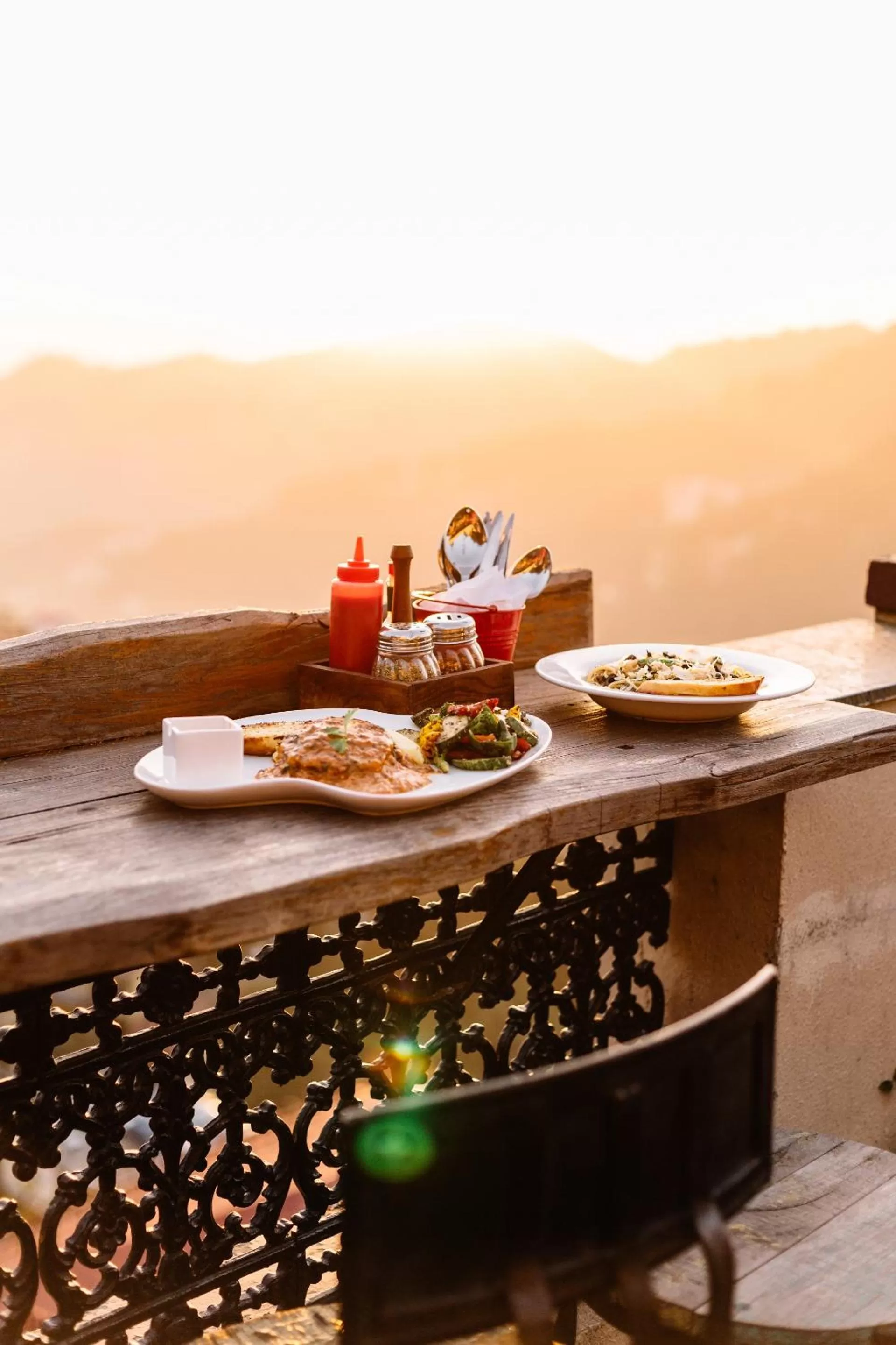 Restaurant/places to eat in Hotel Willow Banks Shimla