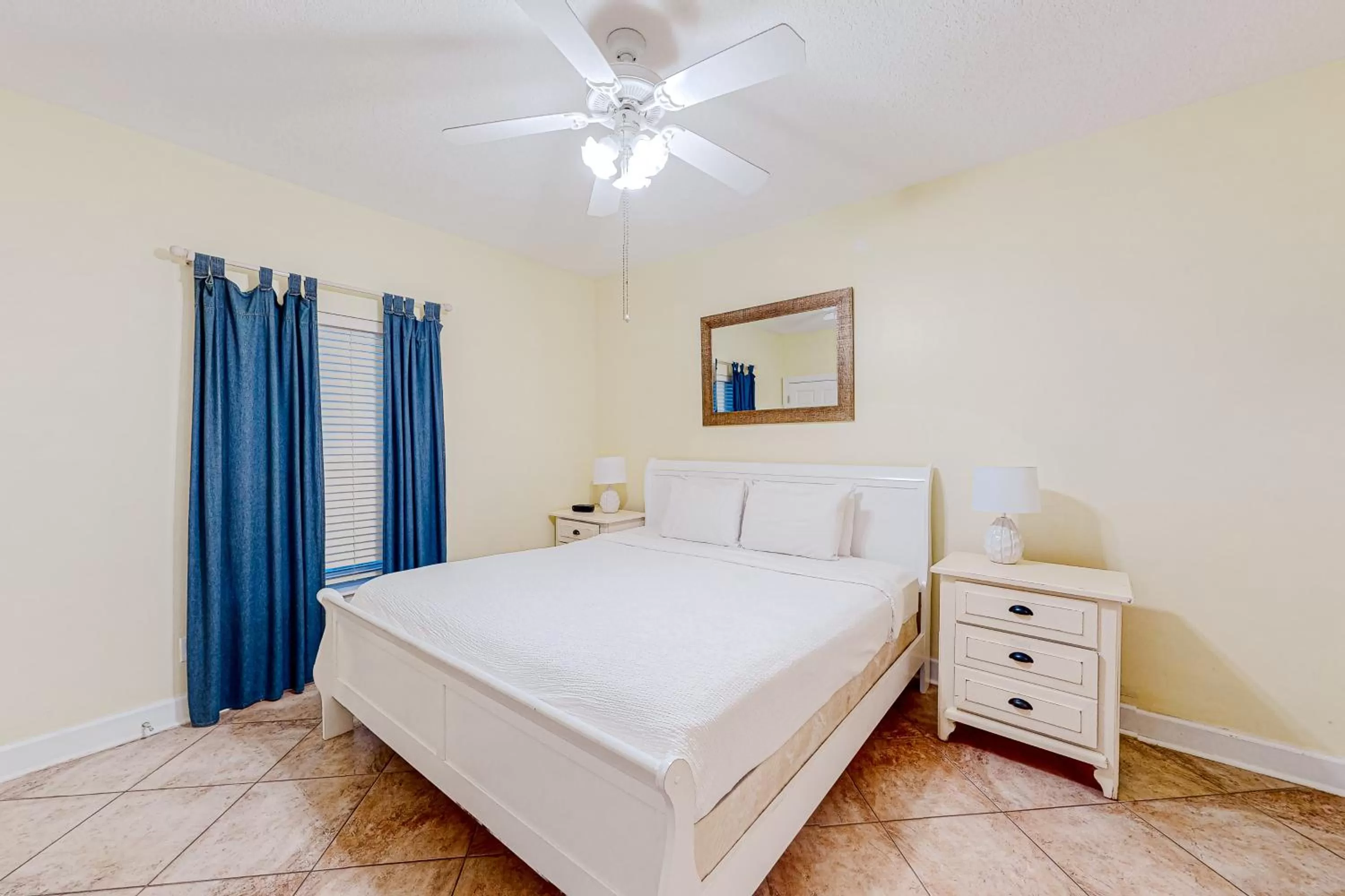 Bed in Twin Palms 603