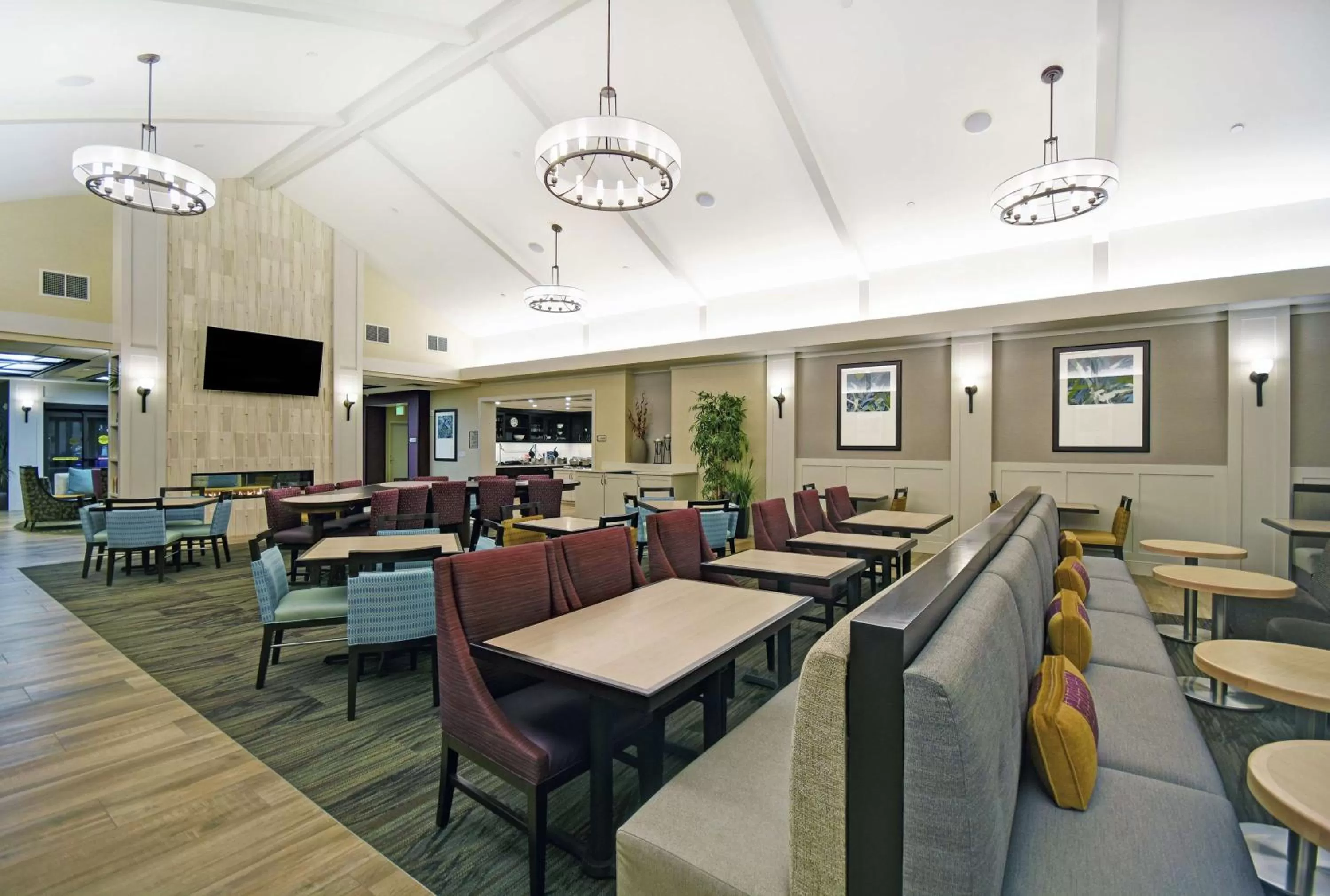 Dining area in Homewood Suites by Hilton Denver International Airport