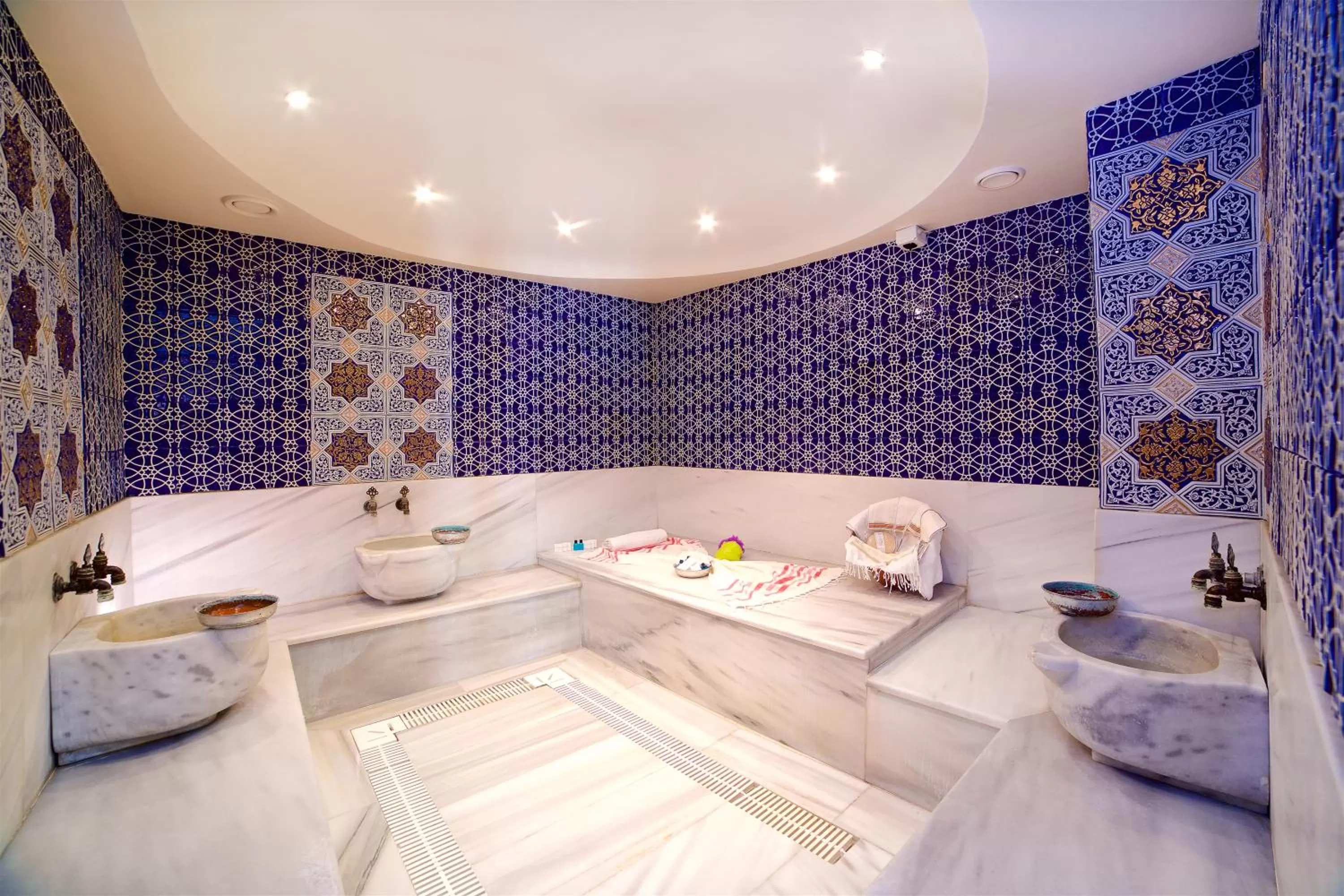 Public Bath in Zagreb Hotel