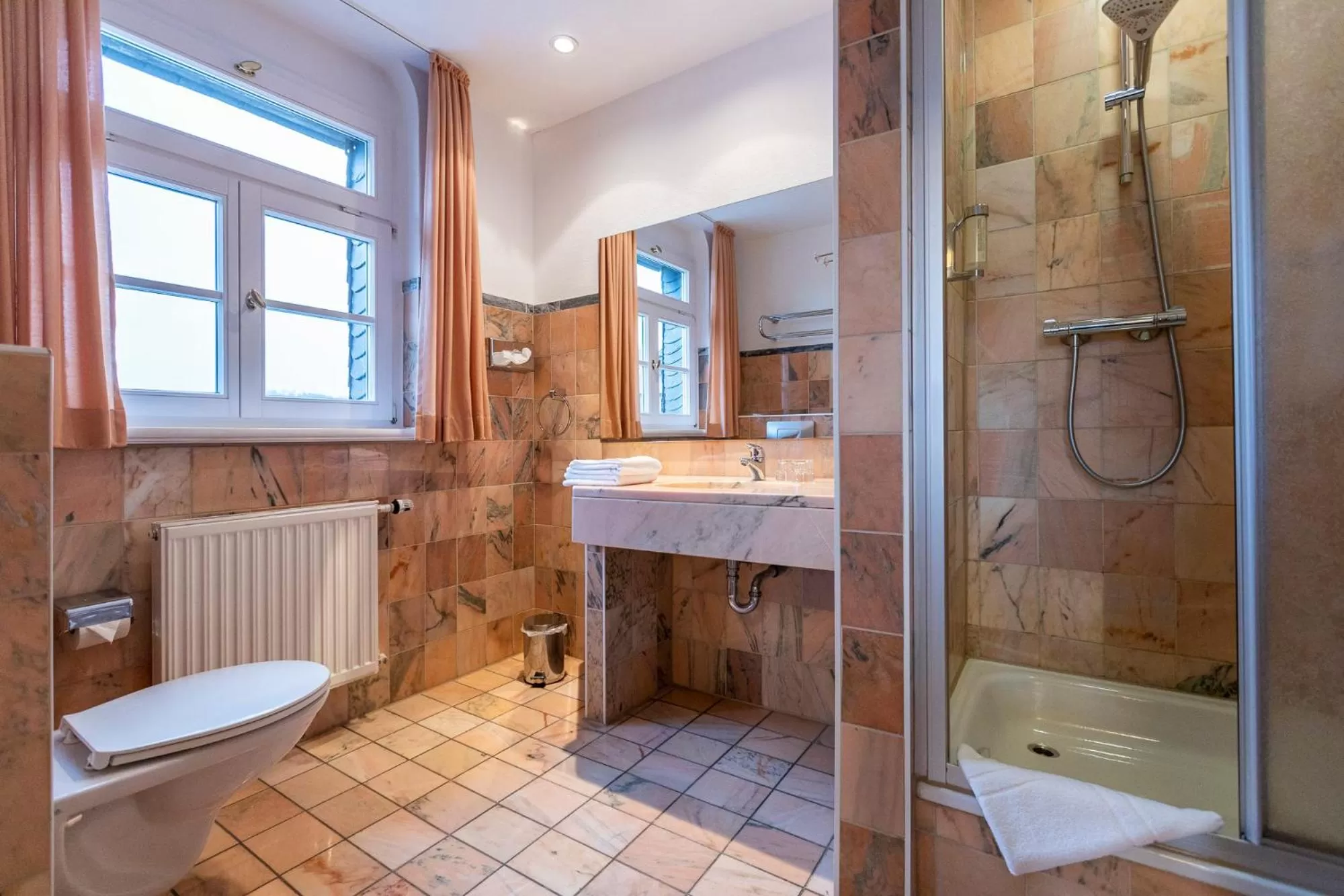 Bathroom in Hotel Ratskeller Schwarzenberg