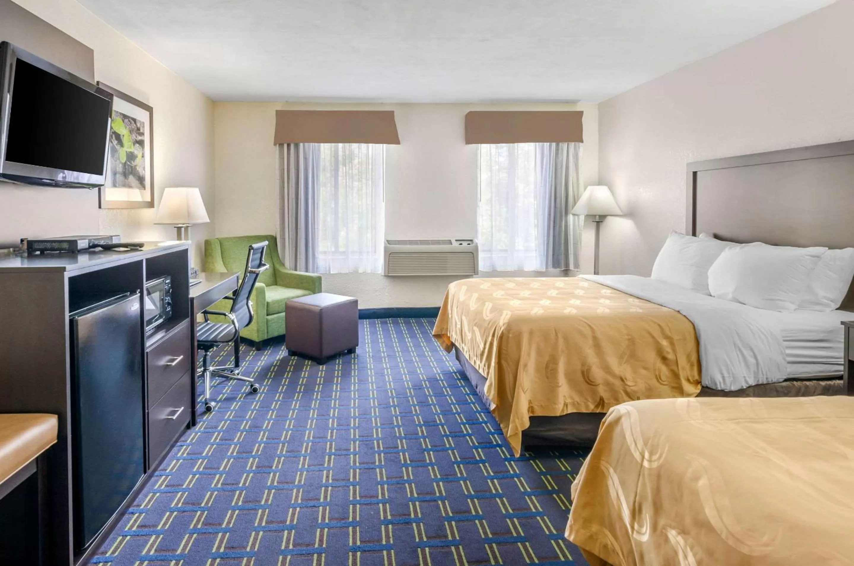 Photo of the whole room, Bed in Quality Inn Waynesboro - Skyline Drive