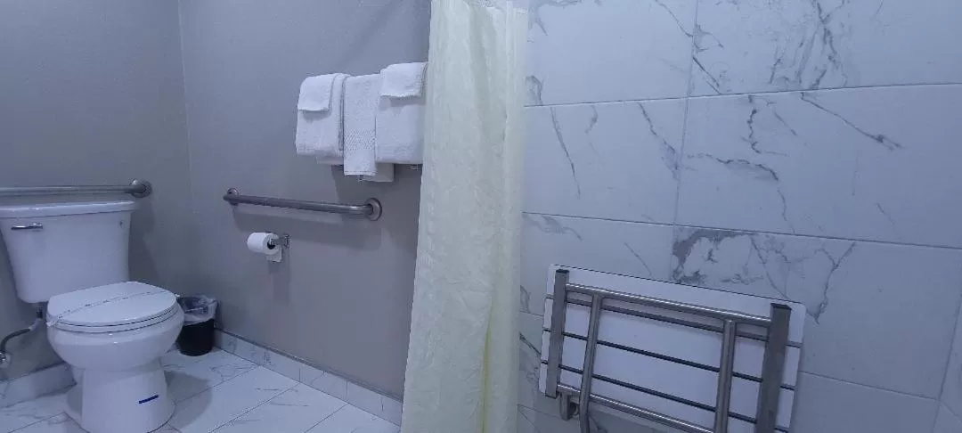 Bathroom in Sycamore Inn Chico University Area