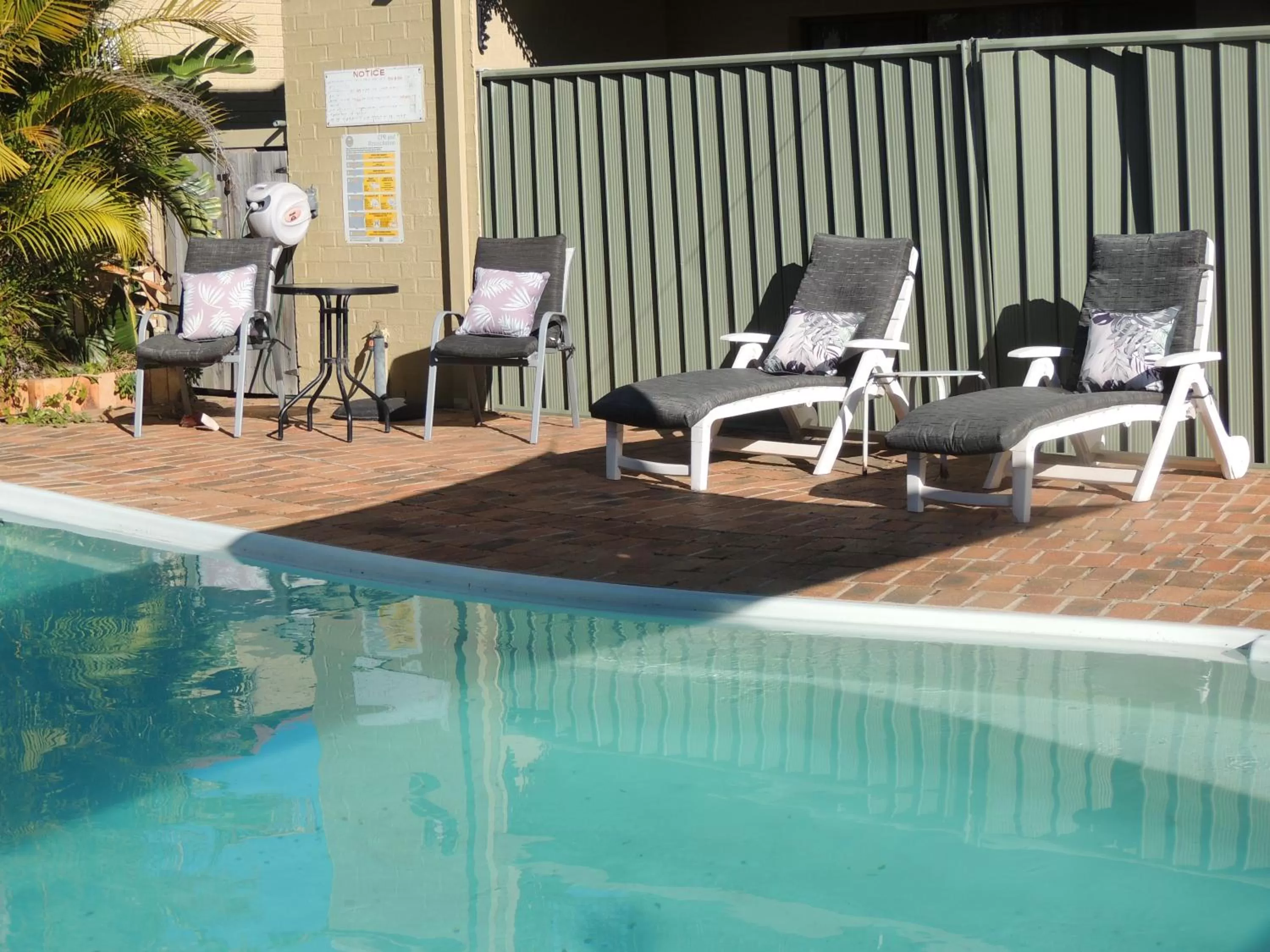 Swimming pool in Argyle Terrace Motor Inn