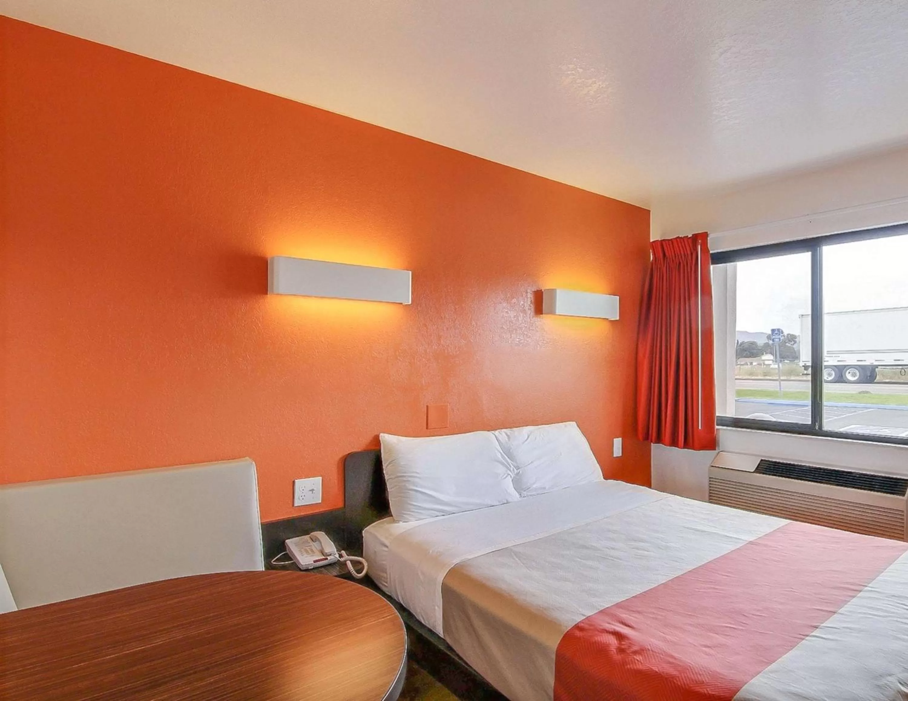 Bedroom, Bed in Motel 6-Buellton, CA - Solvang Area