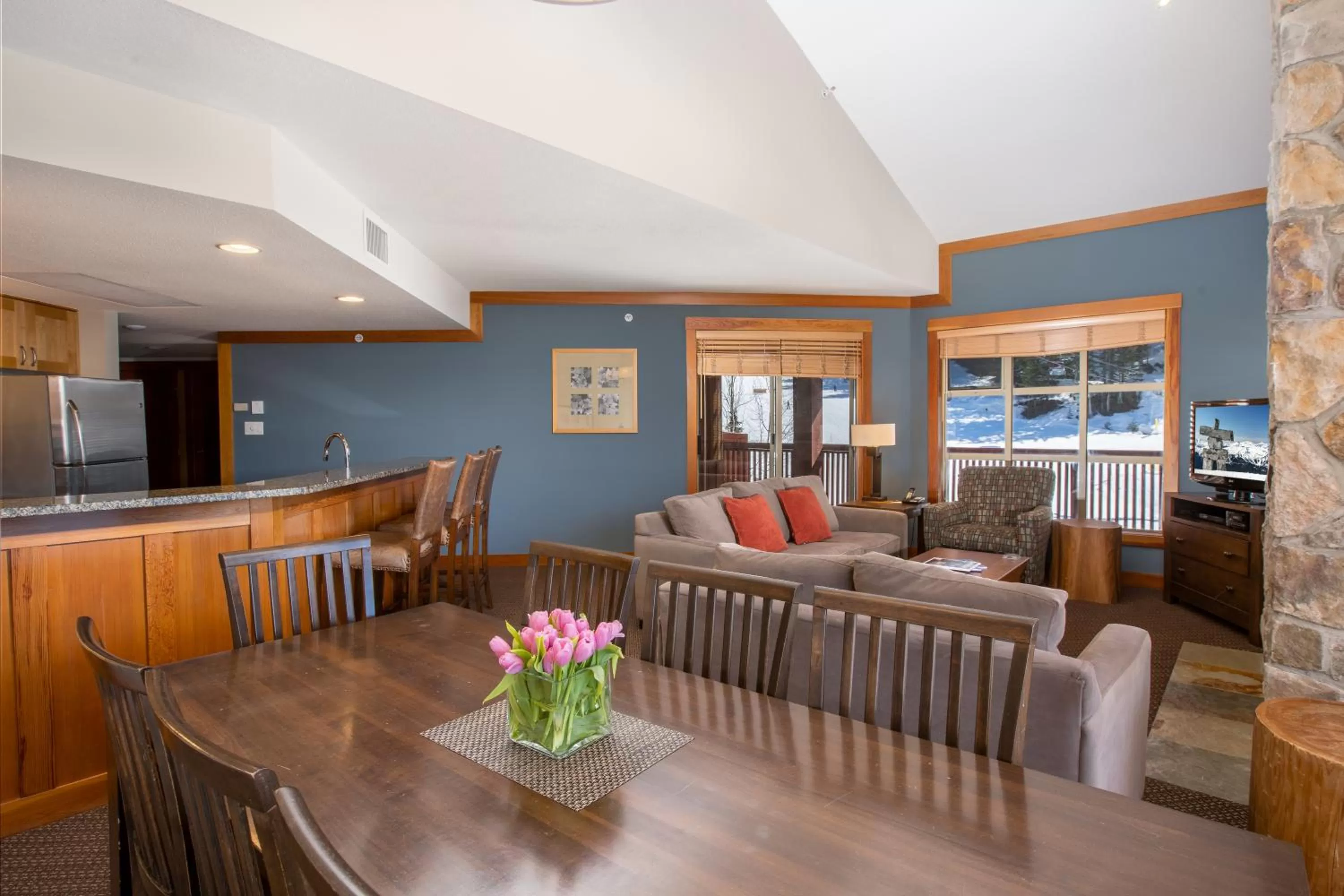 Living room in Legends Whistler, by Lodging Ovations