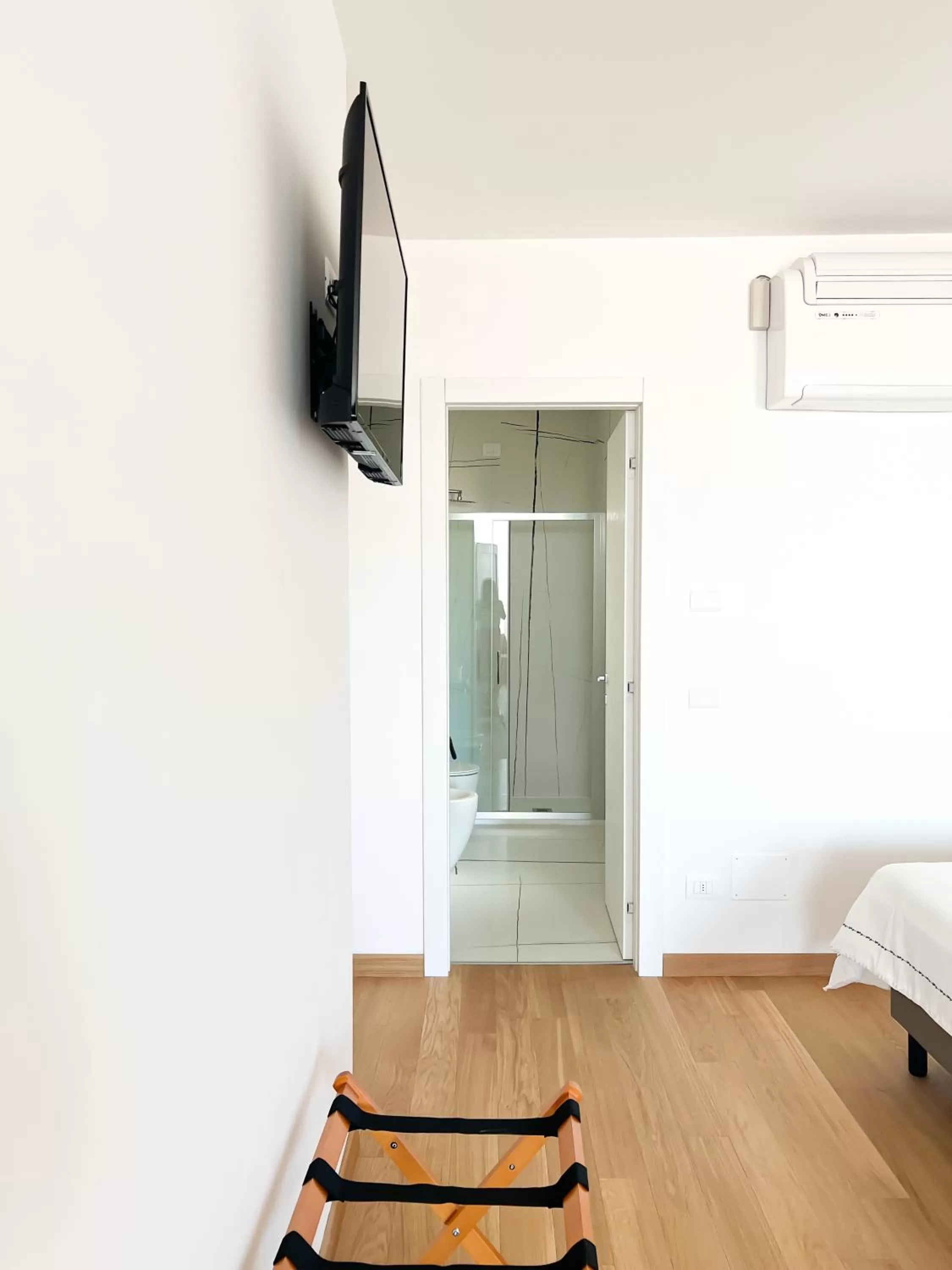 TV/Entertainment Center in Glass House - Smart Rooms & Parking