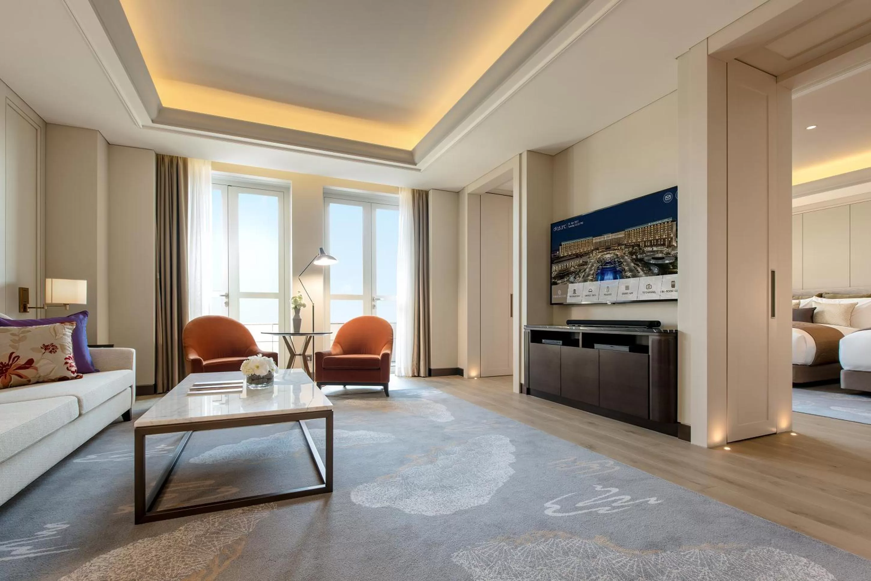 Photo of the whole room in Paradise City